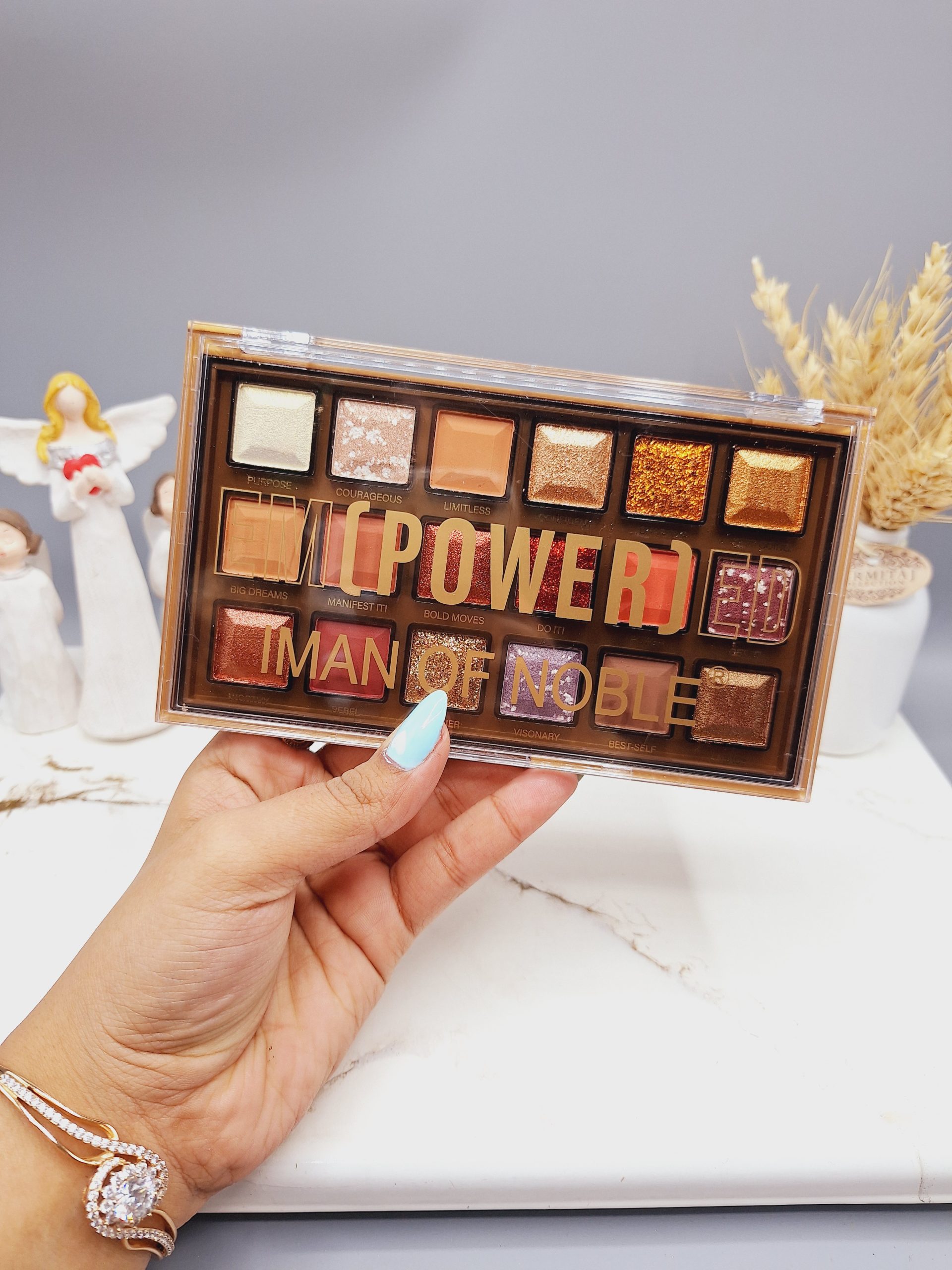 پالت سایه چشم فوق العاده خوش رنگ و زیبا 18 رنگ برند IMAN OF NOBLE کد 1022C