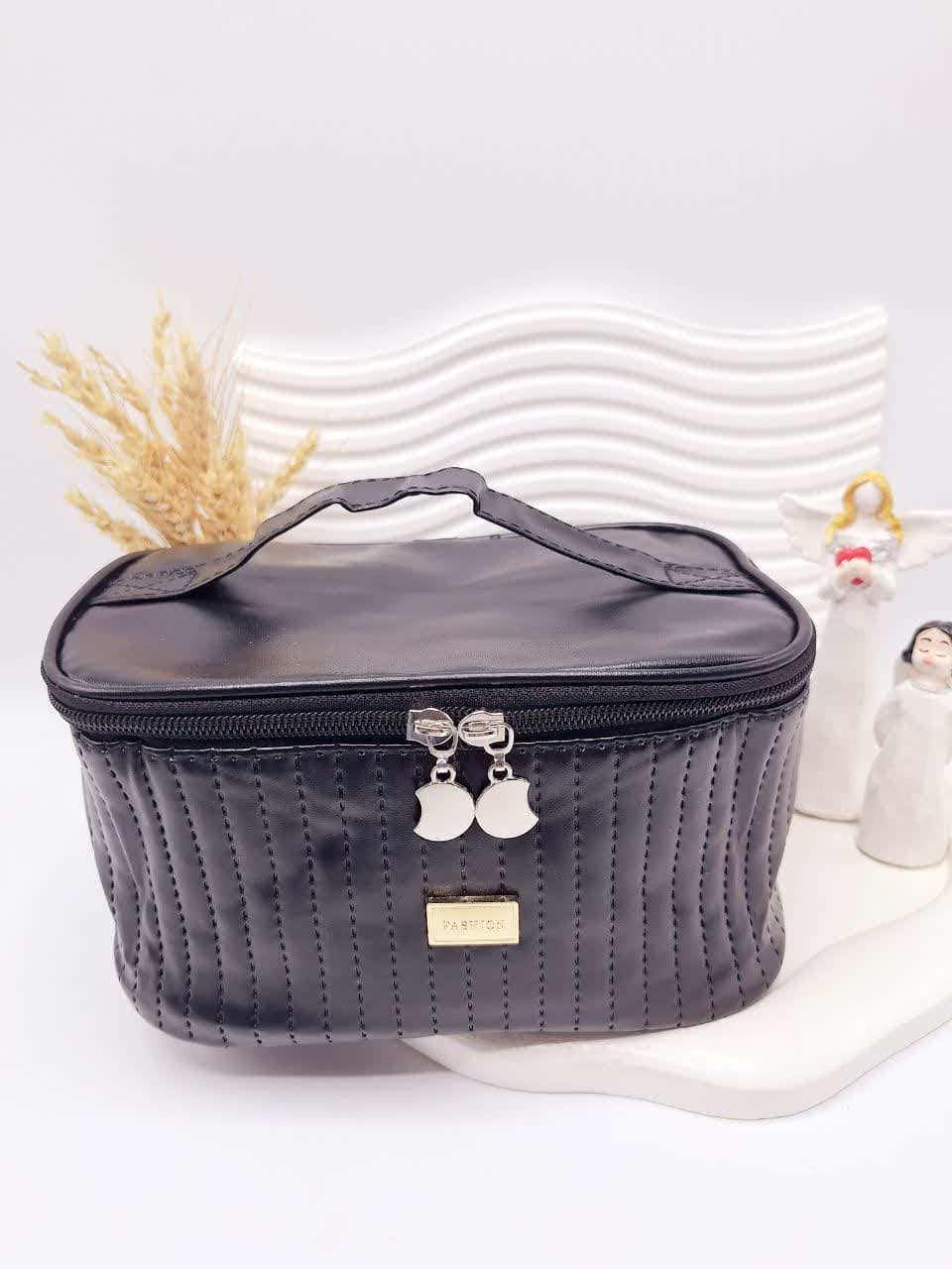 کیف لوازم آرایشی چرمی دوخت شده (رنگ مشکی) FASHION