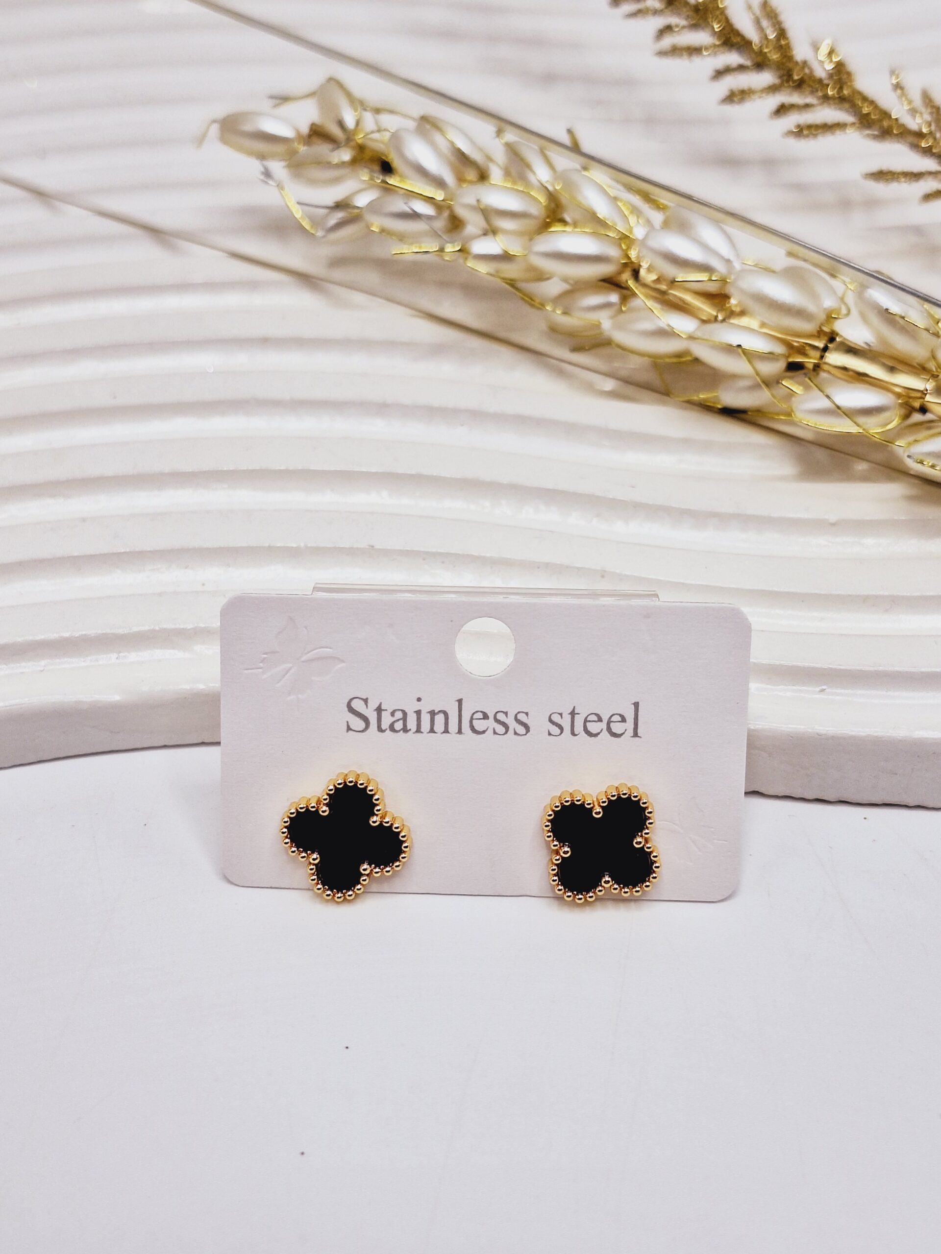 گوشواره پرطرفدار میخی طرح ونکلیف (مشکی)