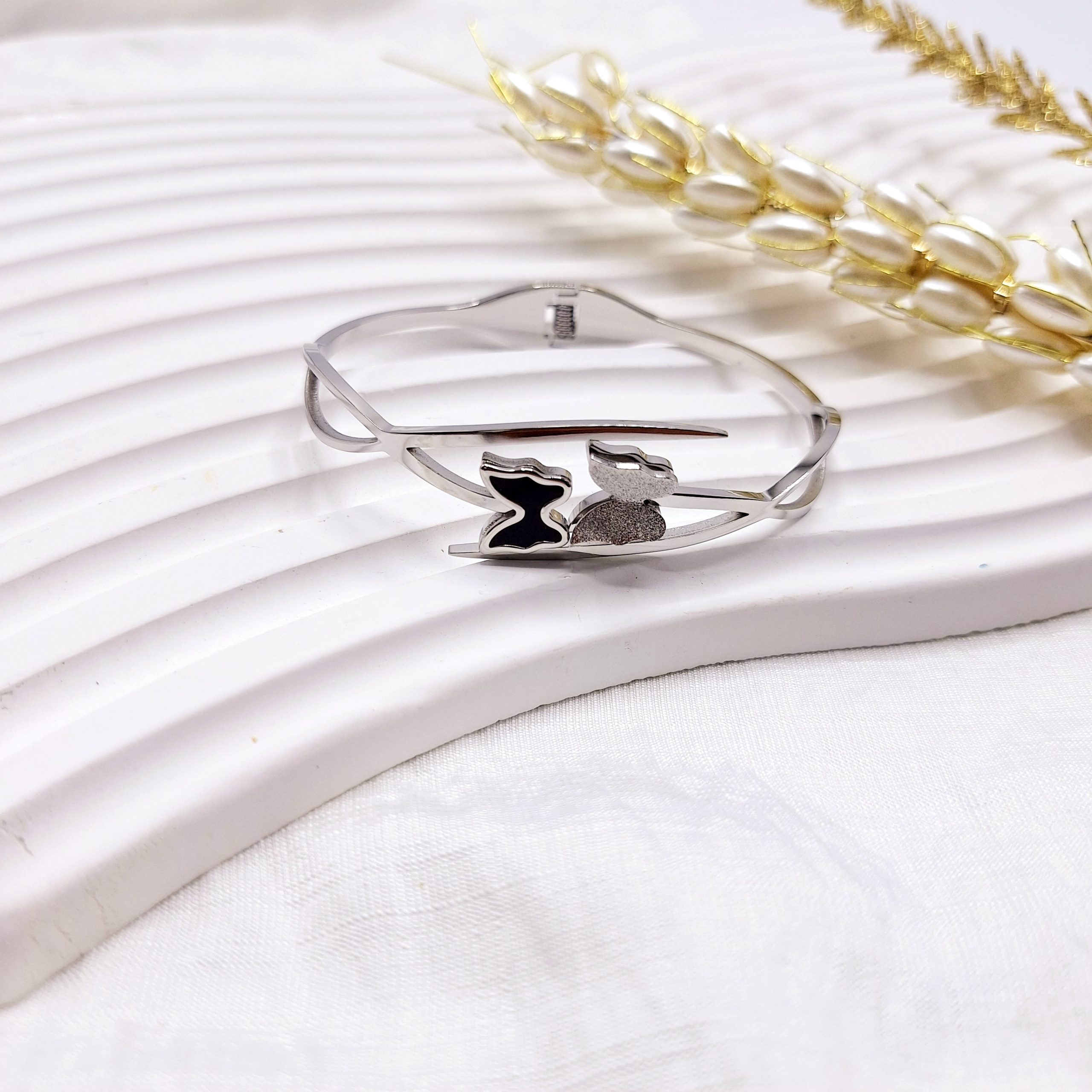 دستبند شاخه ای طرح پروانه استیل نقره ای