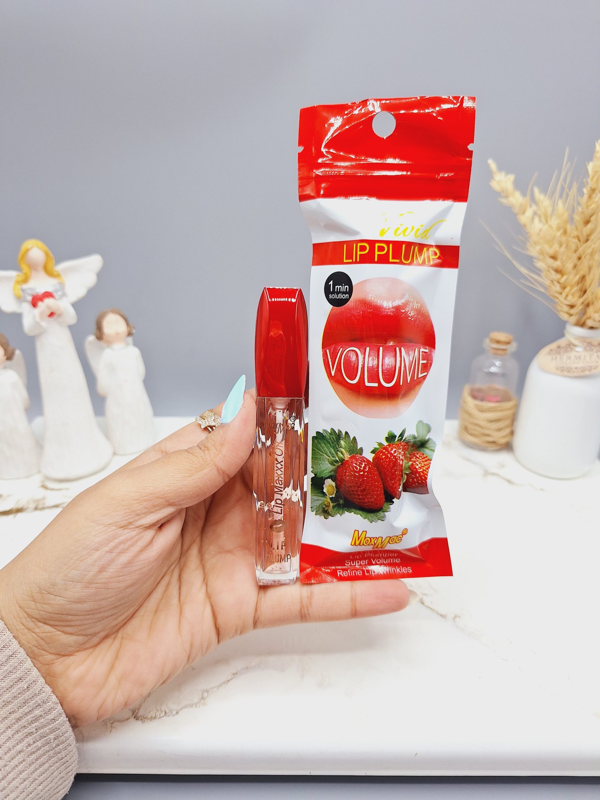 حجم دهنده لب رایحه توت فرنگی کد 1544