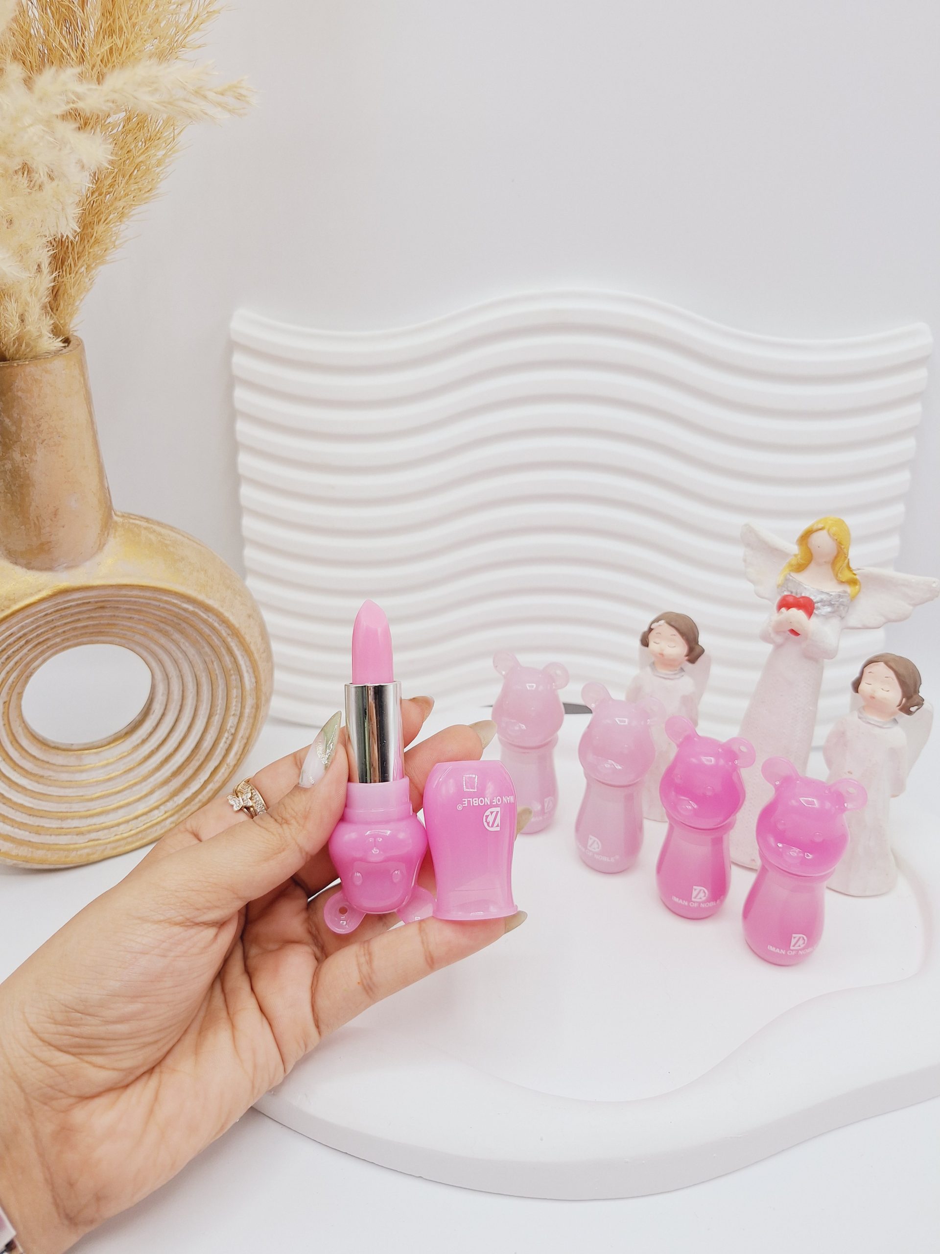 بالم لب خرسی زیبا با رایحه توت فرنگی برند ایمن اف نوبل کد LB-92