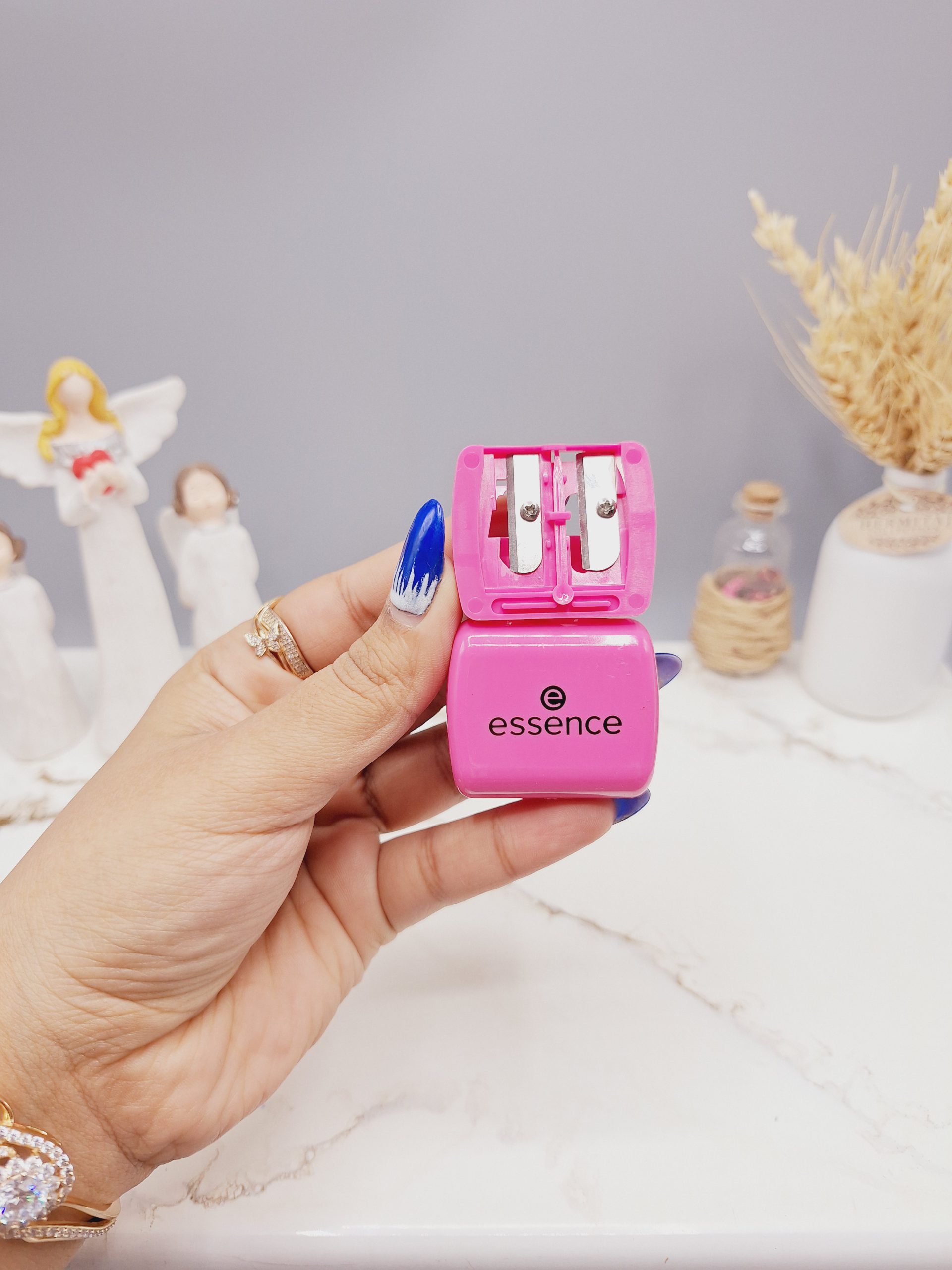 مداد تراش اسنس رنگ صورتی