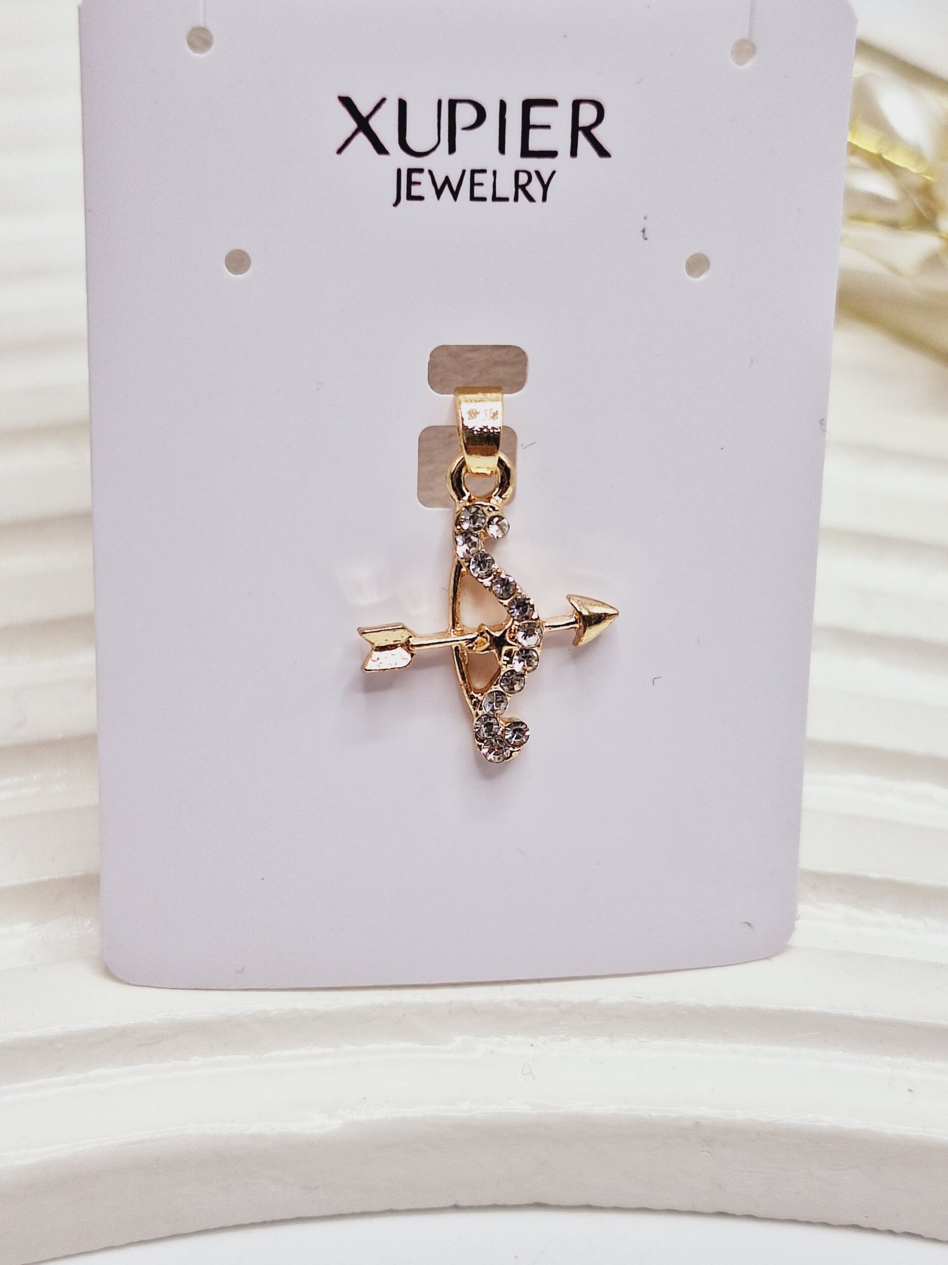 پلاک تیرکمان نگین دار مینمال طلایی ژوپینگ