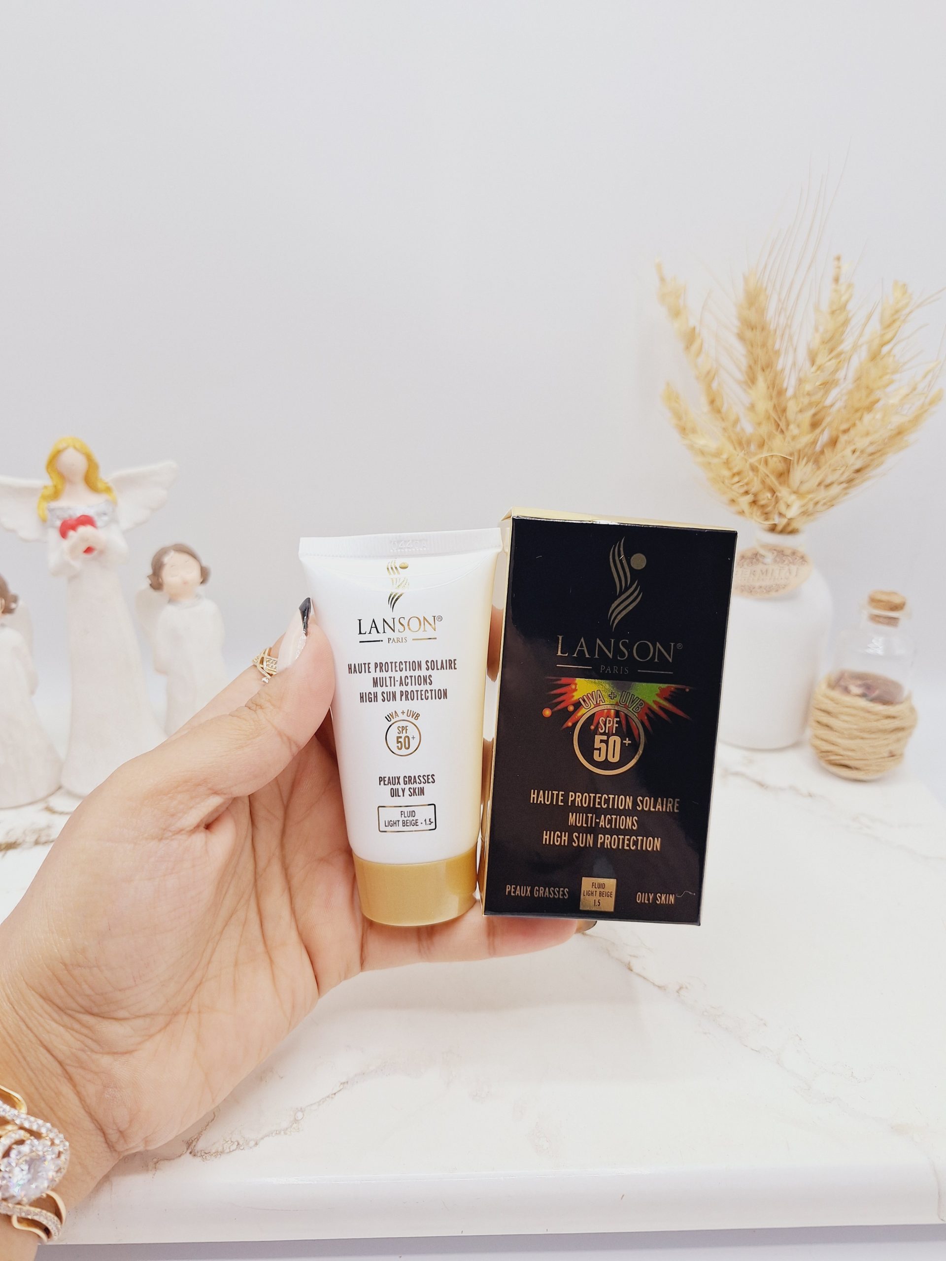 ضد آفتاب فلوئید بی رنگ لانسون مناسب برای پوست مختلط و چرب با ‏SPF50‏ محافظت در برابر آفتاب بالا کد 0042