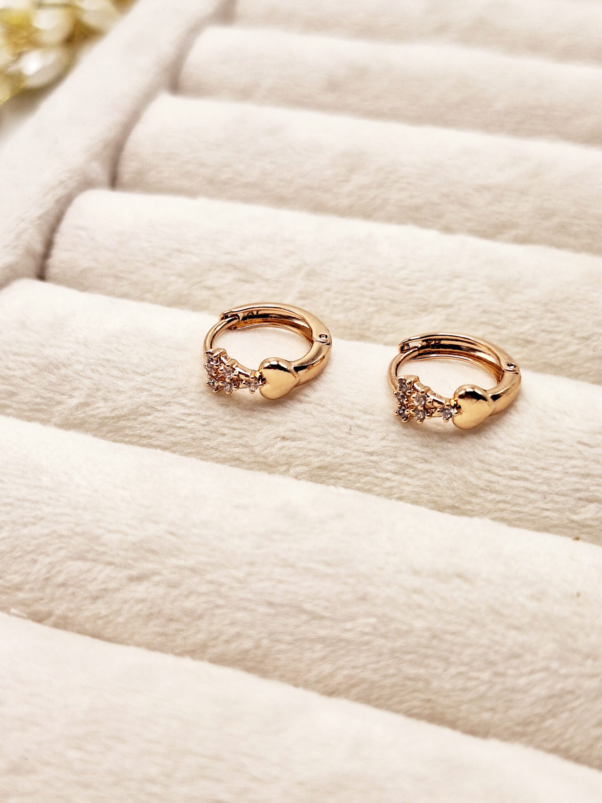 گوشواره طلایی طرح مینمال قلب برند ژوپینگ