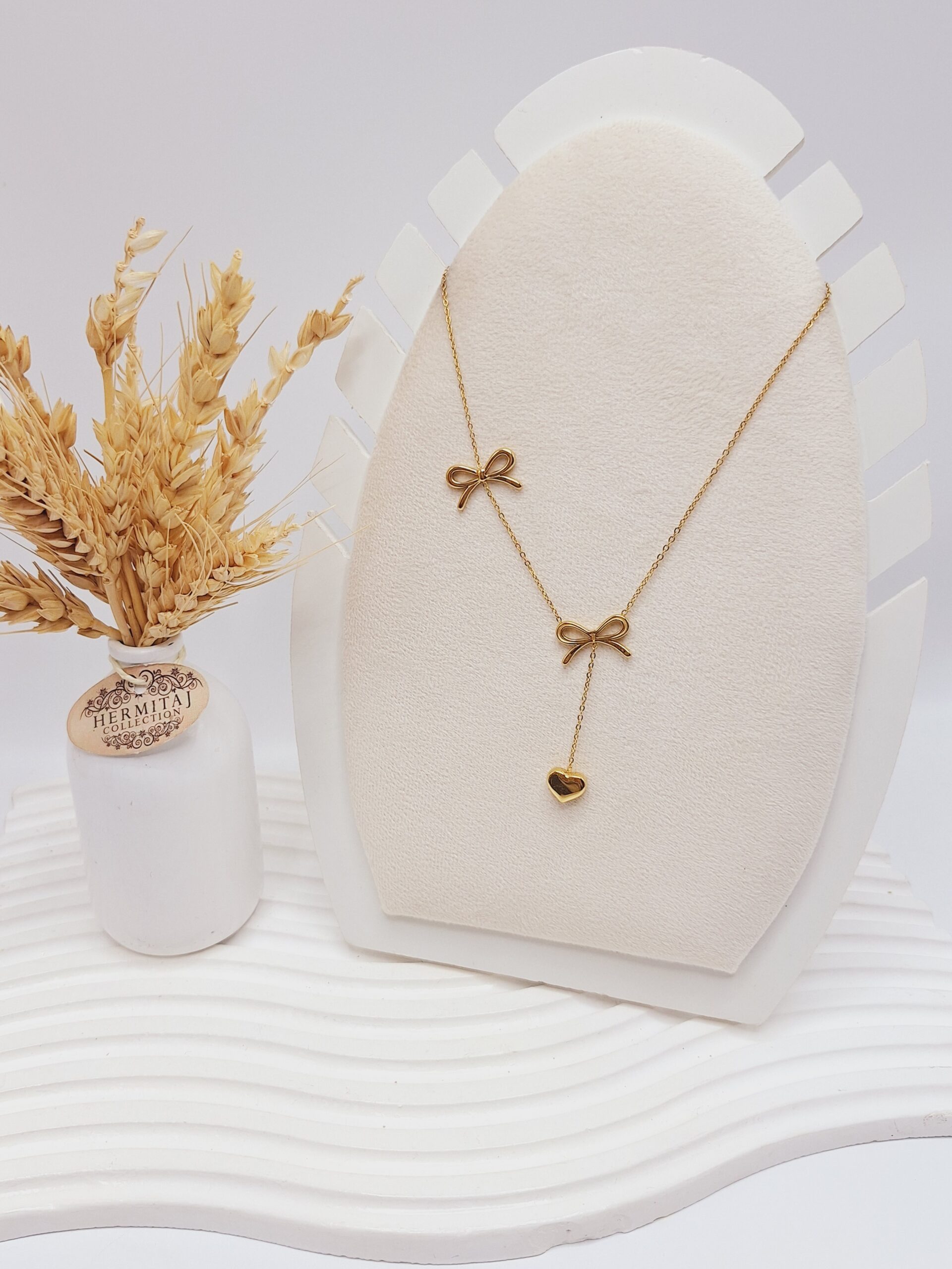 گردنبند طرح پاپیون و آویز دار قلب طلایی