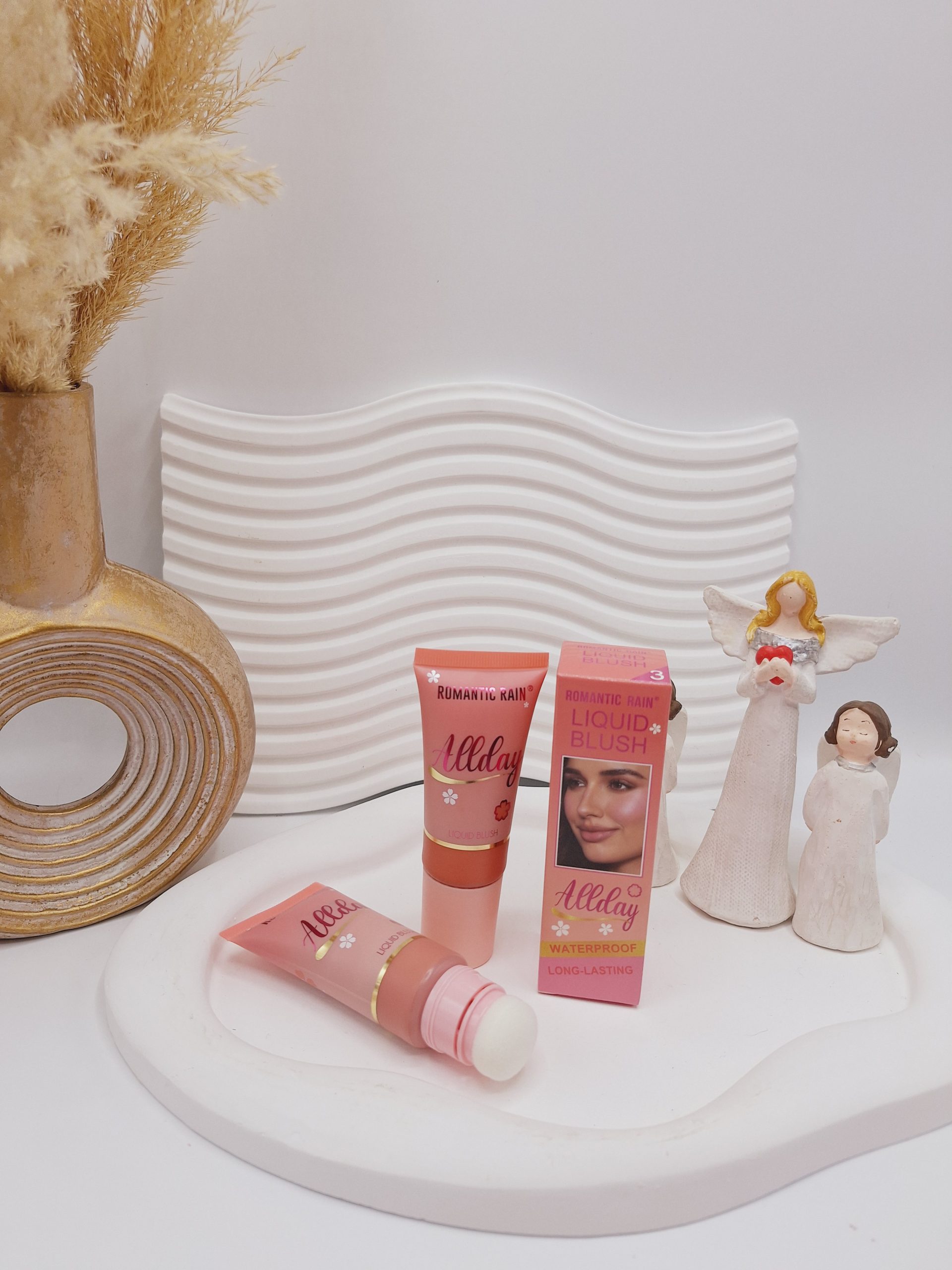 رژگونه مایع پرطرفدار پد دار تیوپی اورجینال برند Romantic rain کد 1753