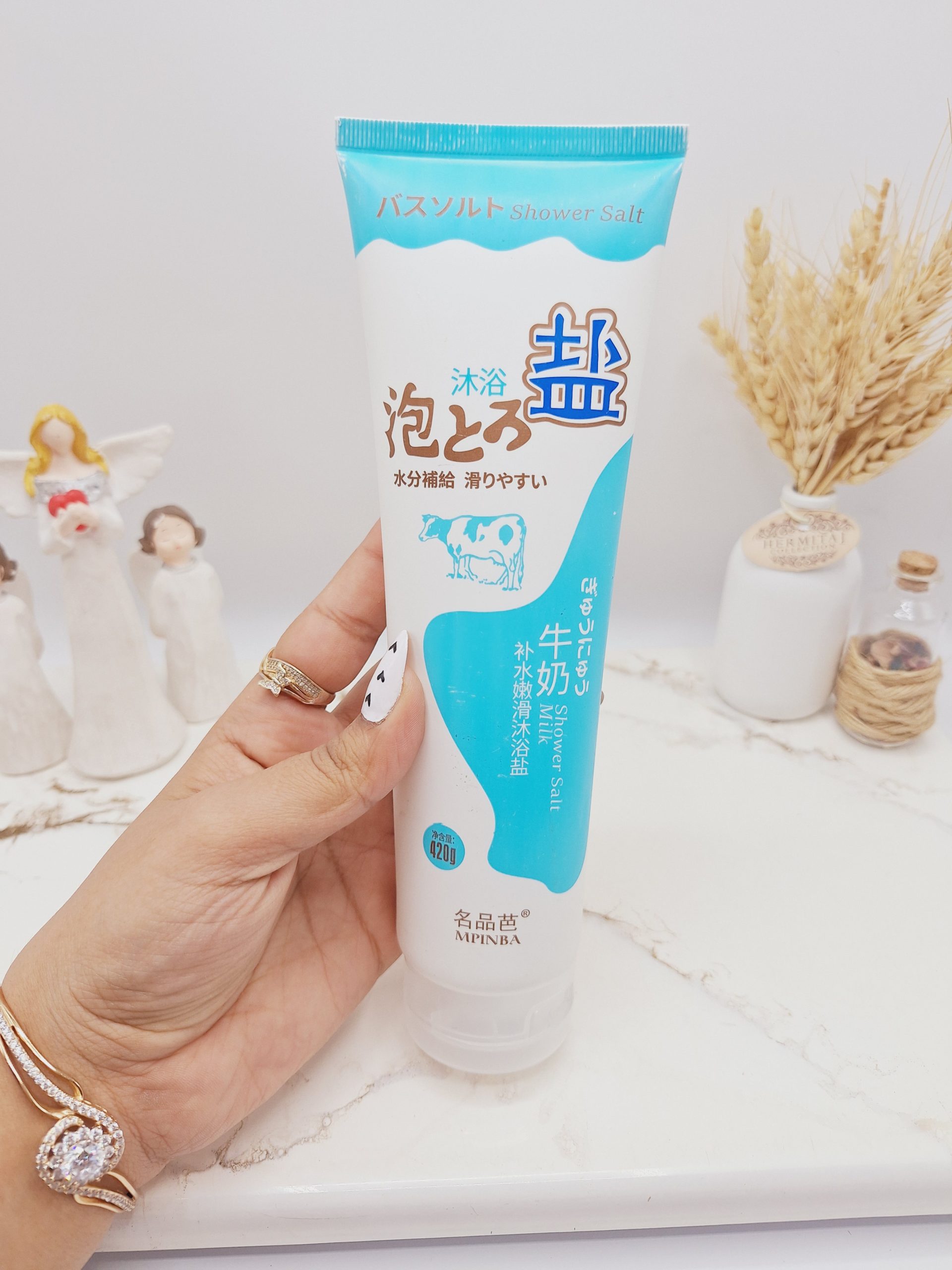 اسکراب ونمک بدن شیرگاو برند کیونیو کد 6375