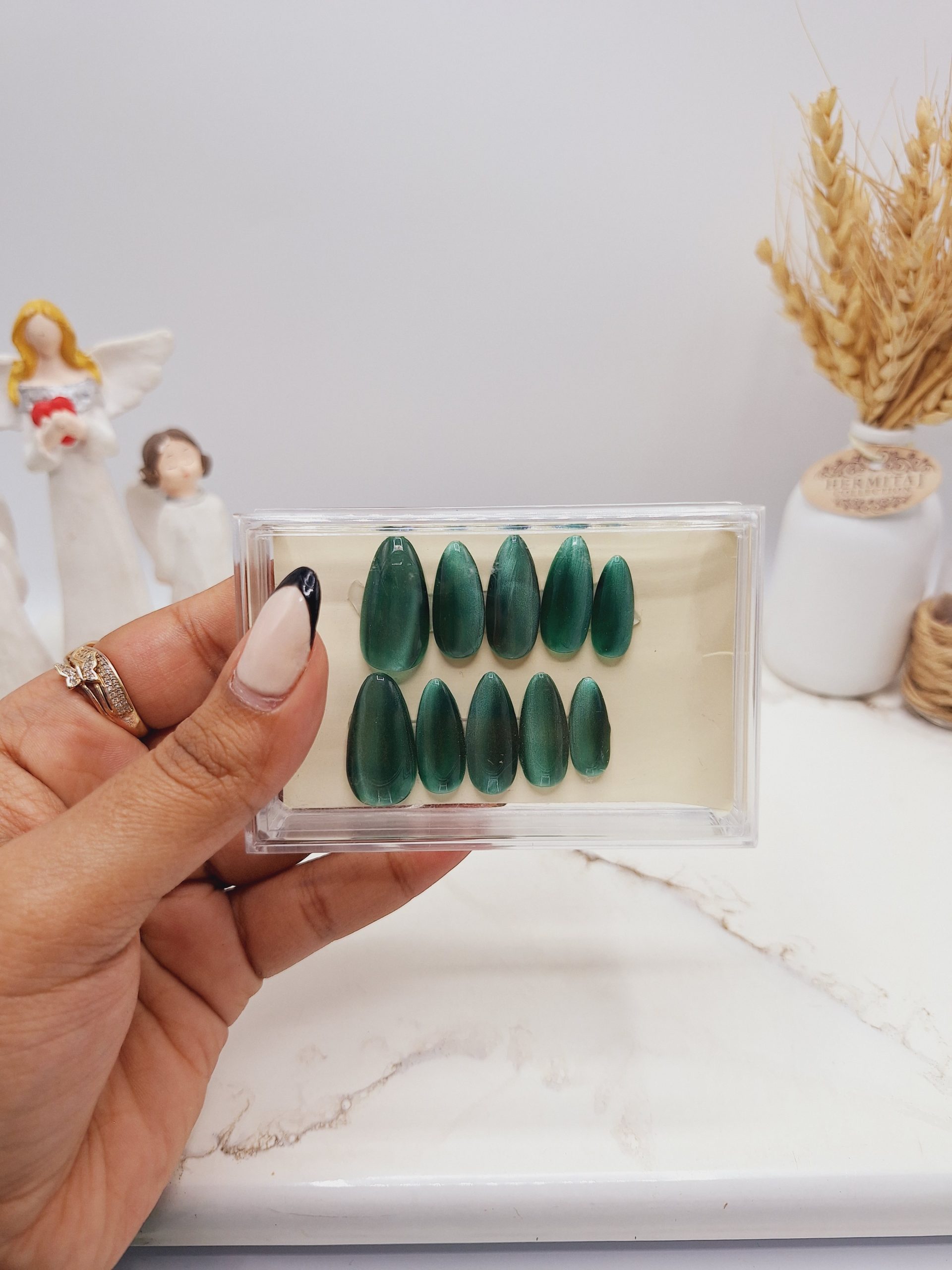 ناخن مصنوعی با مواد کاشت مدل آمبره رنگ سبز (به همراه پک اختصاصی)