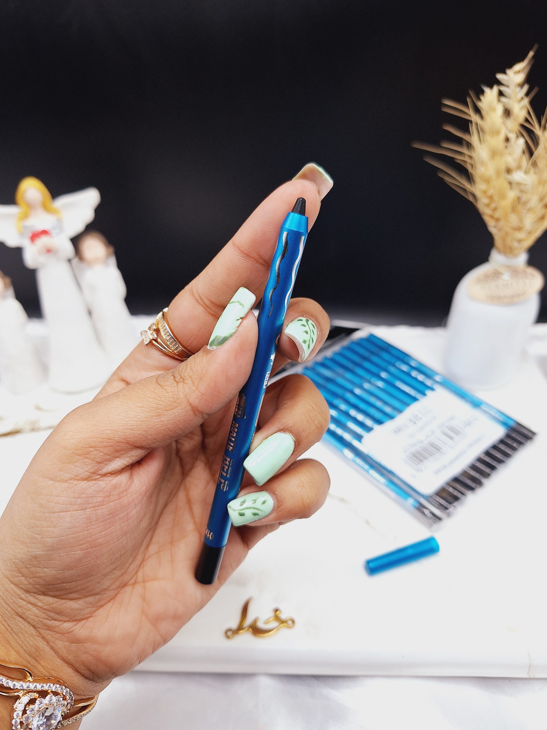 مداد شمعی مشکی برند مات بل MATTE BELL کد 6530