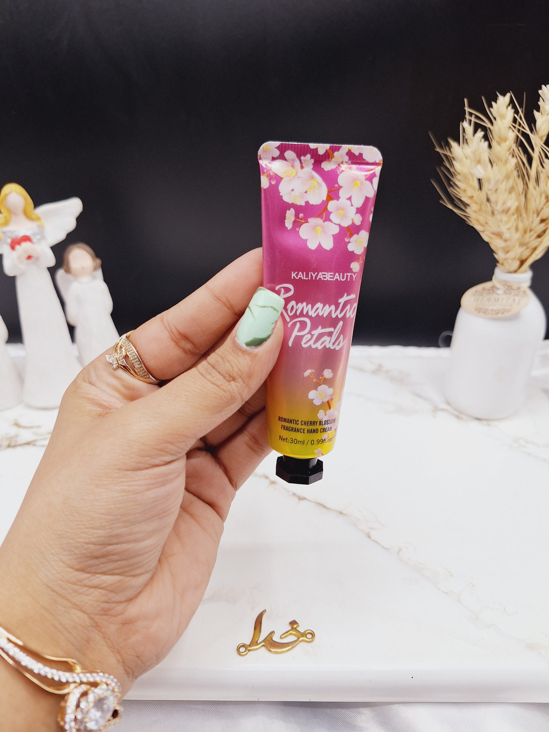 کرم دست 30گرم با رایحه شکوفه گیلاس برند KALIY ABEAUTY کد F7130