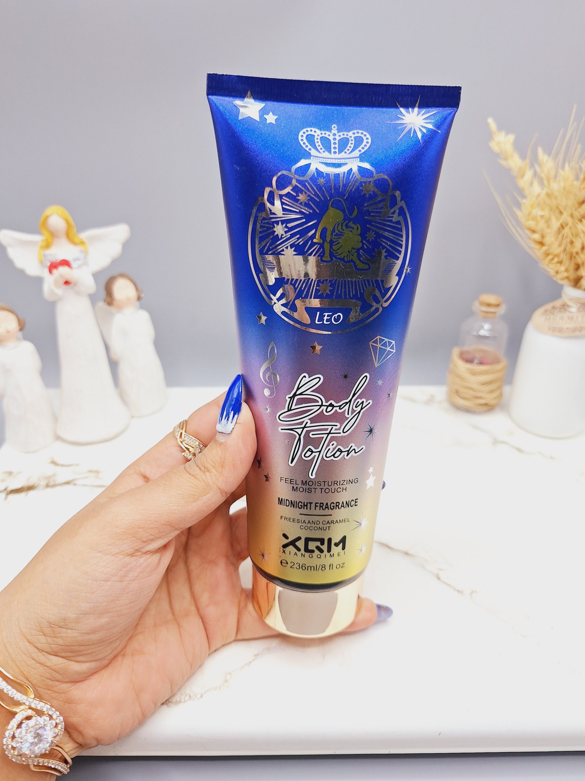 لوسیون بدن XQM حاوی ترکیبات مرطوب کننده و نرم کننده رایحه کارامل و نارگیل کد 0407