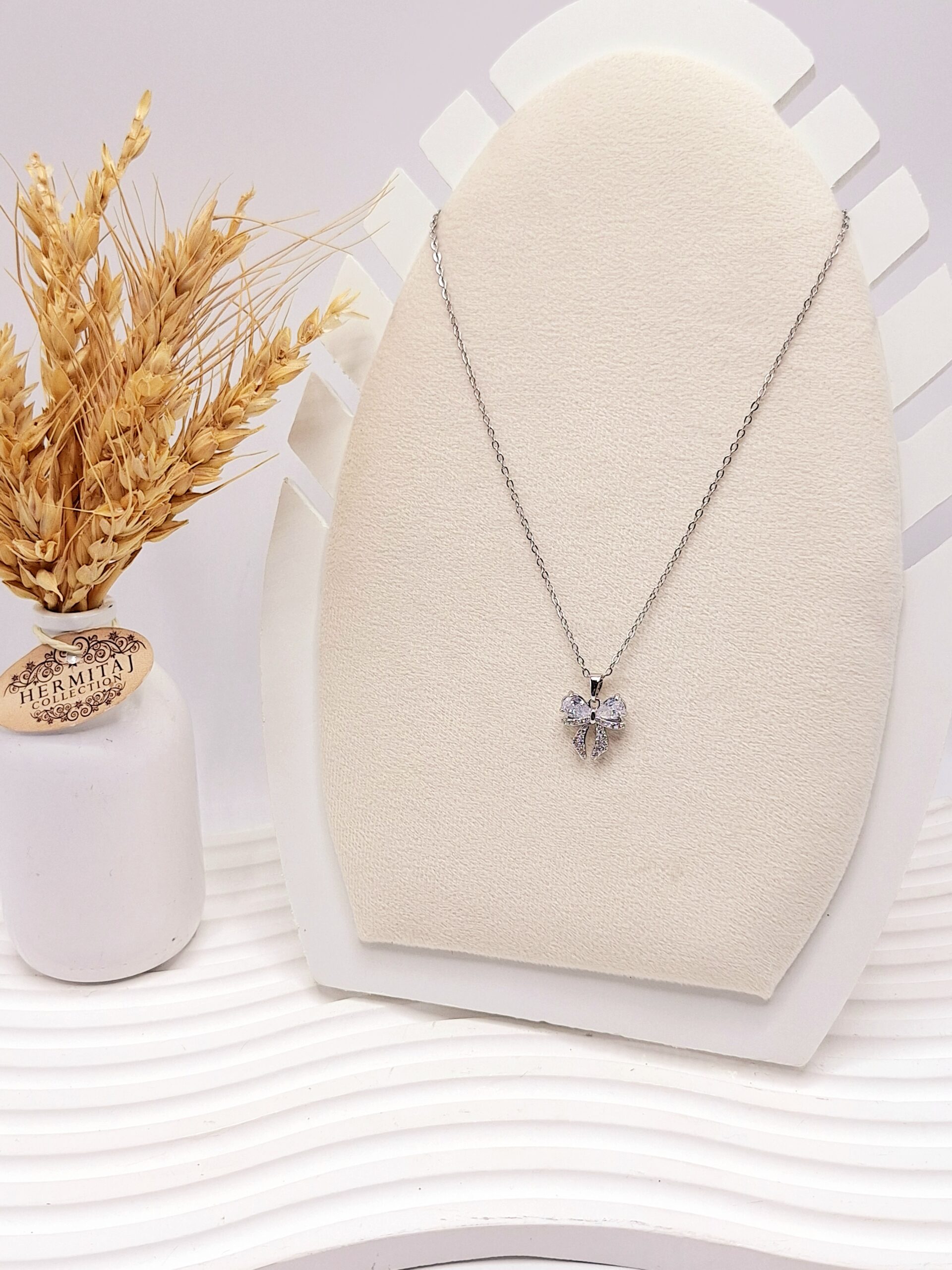 گردنبند پینترستی پاپیونی نگین دار