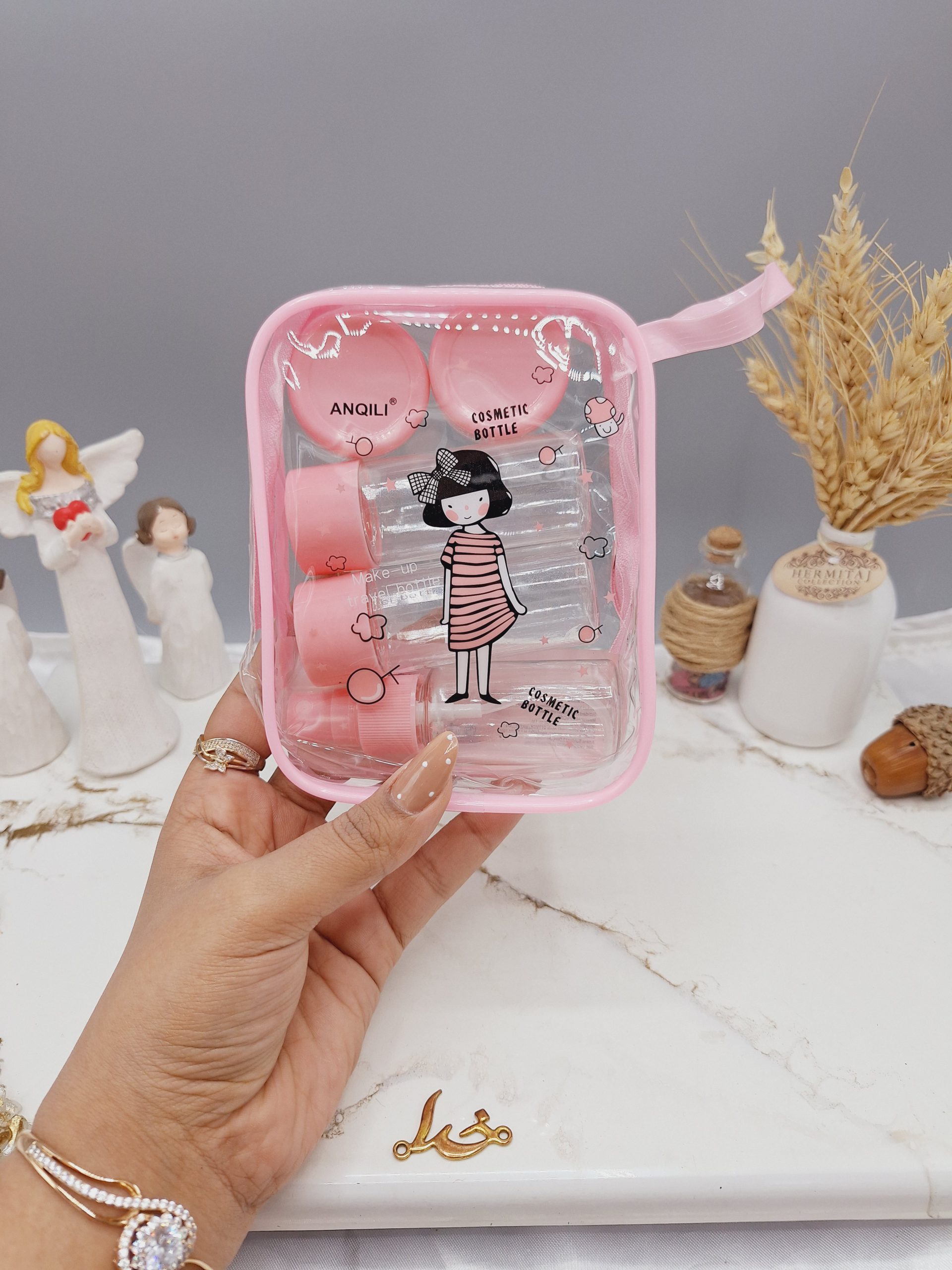 ست مسافرتی محصولات پوستی و آرایشی 5 تکه طرح دختر بامزه کد NO. 1500