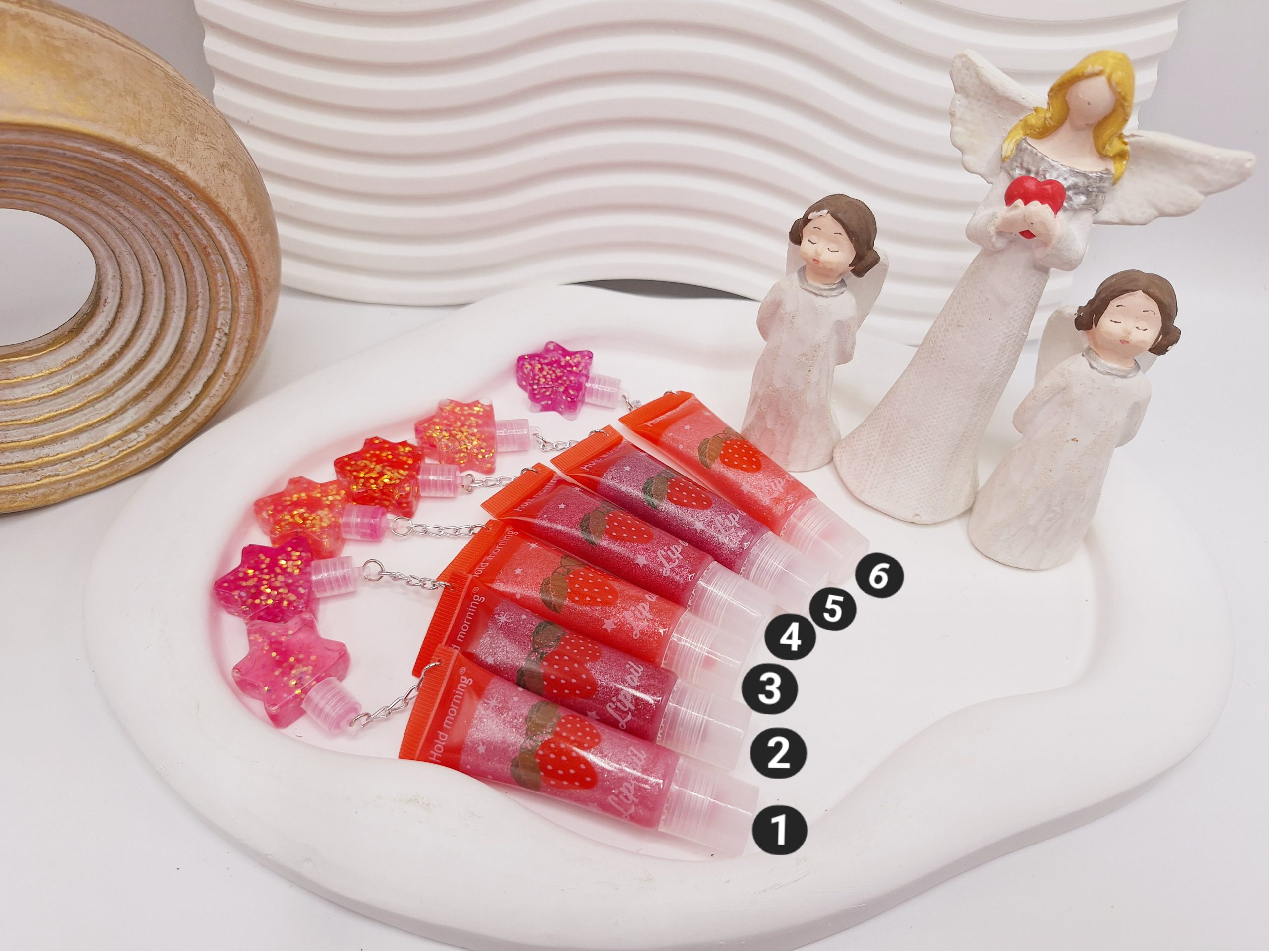 لیپ گلاس مایع شاین دار توت فرنگی به همراه آویز برند هولد مورنینگ کد NO