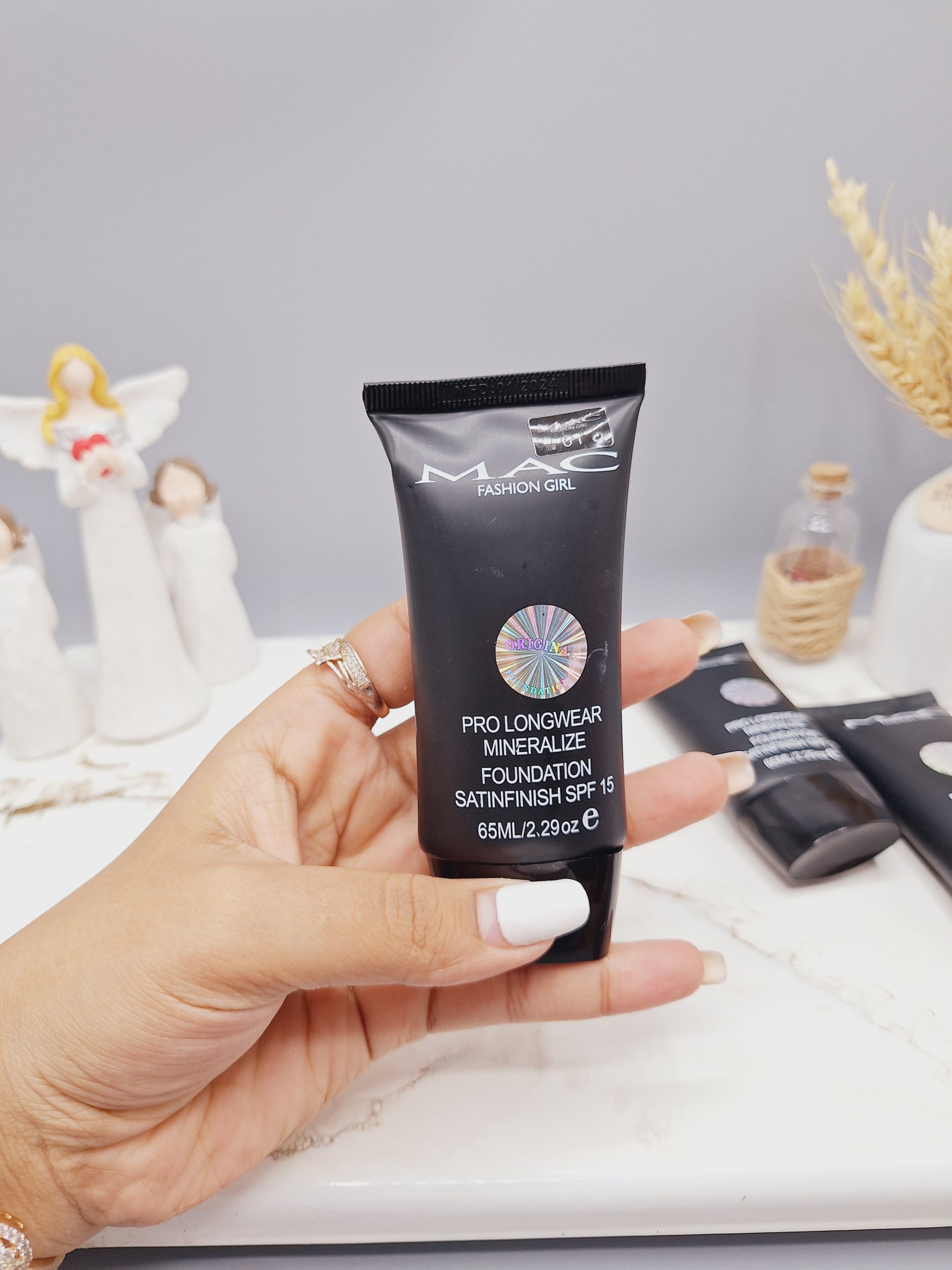 کرم پودر تیوپی مک 24 ساعته پوشانندگی بالا کد 86001