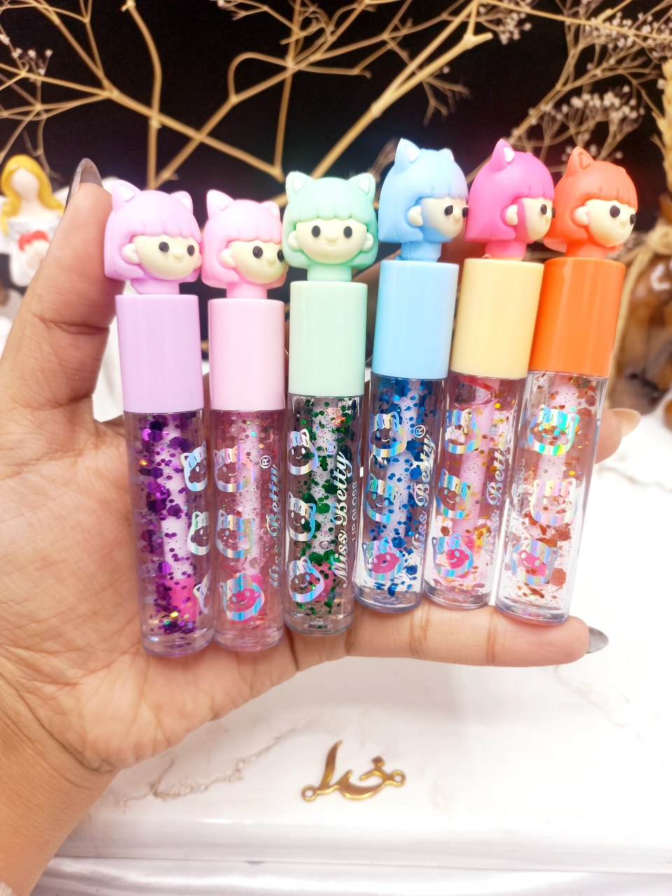 برق لب شاین دار طرح دختر برند میس بیوتی Miee Betty کد L1092