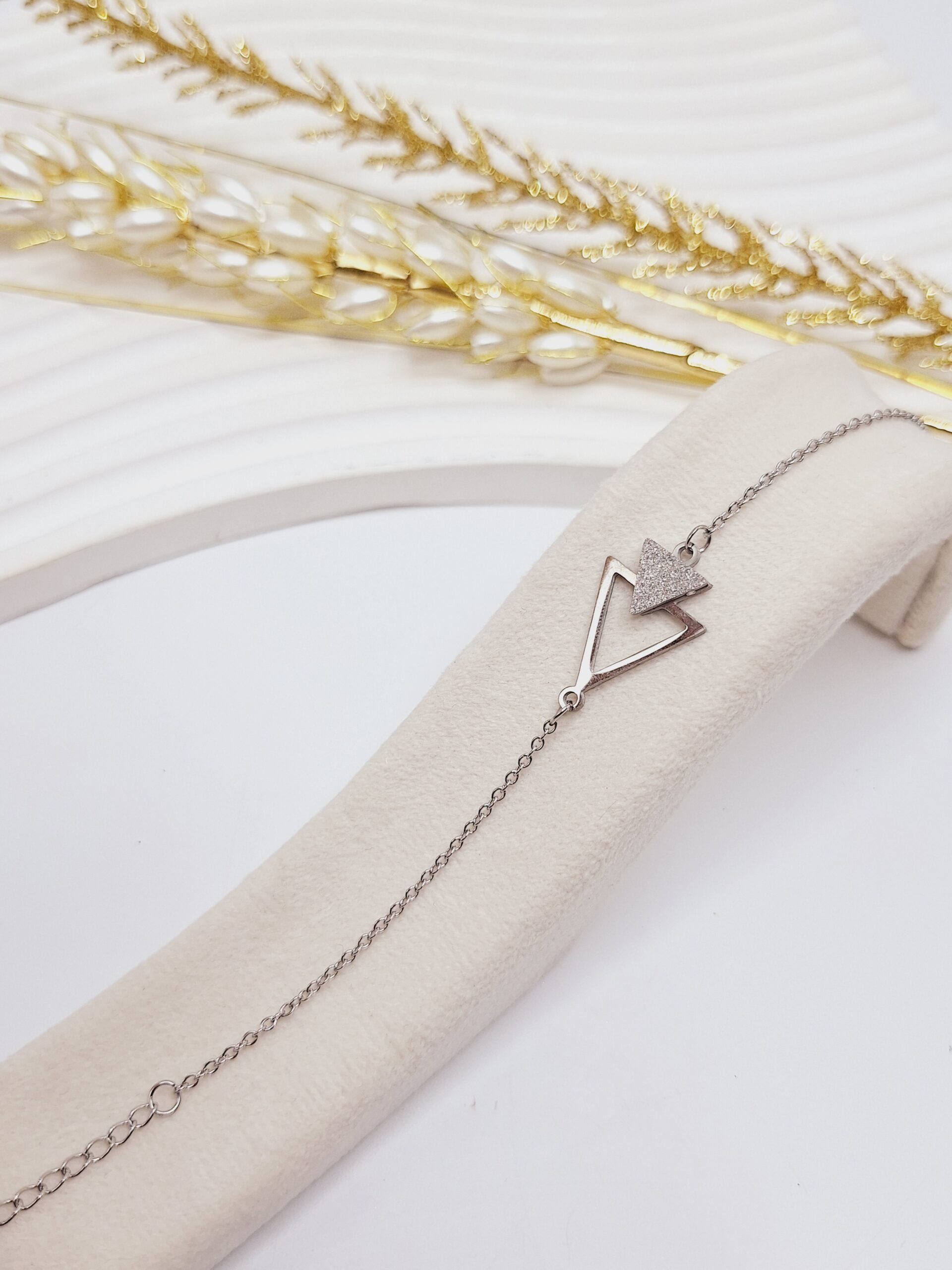 دستبند مثلثی شنی نقره ای