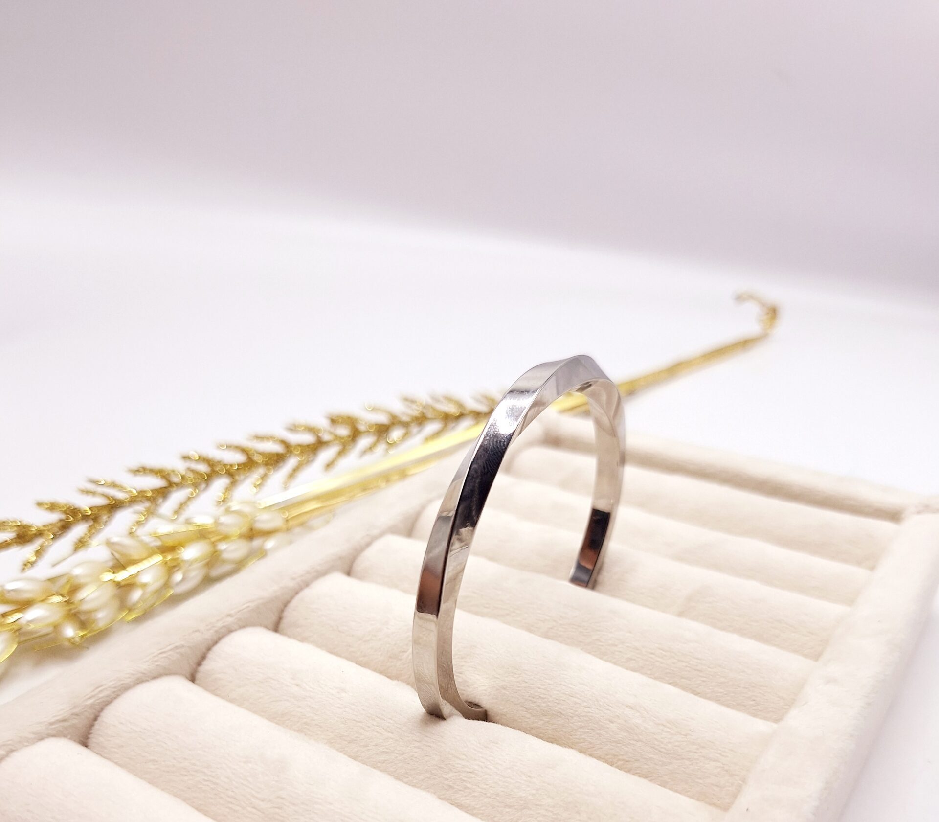 دستبند بنگل پرطرفدار پیچی مردانه استیل