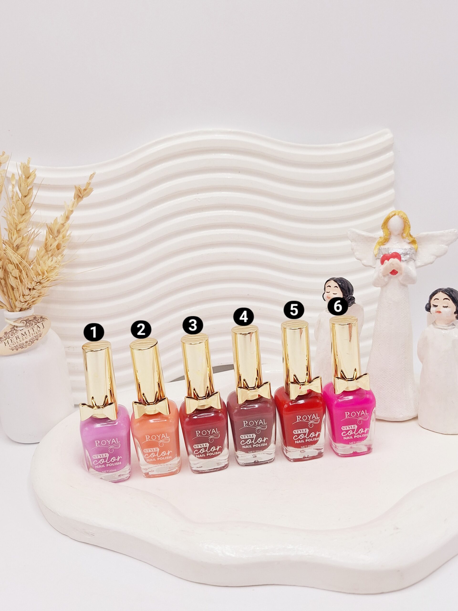 لاک ناخن زیبا ROYAL مدل پاپیون کد 0370