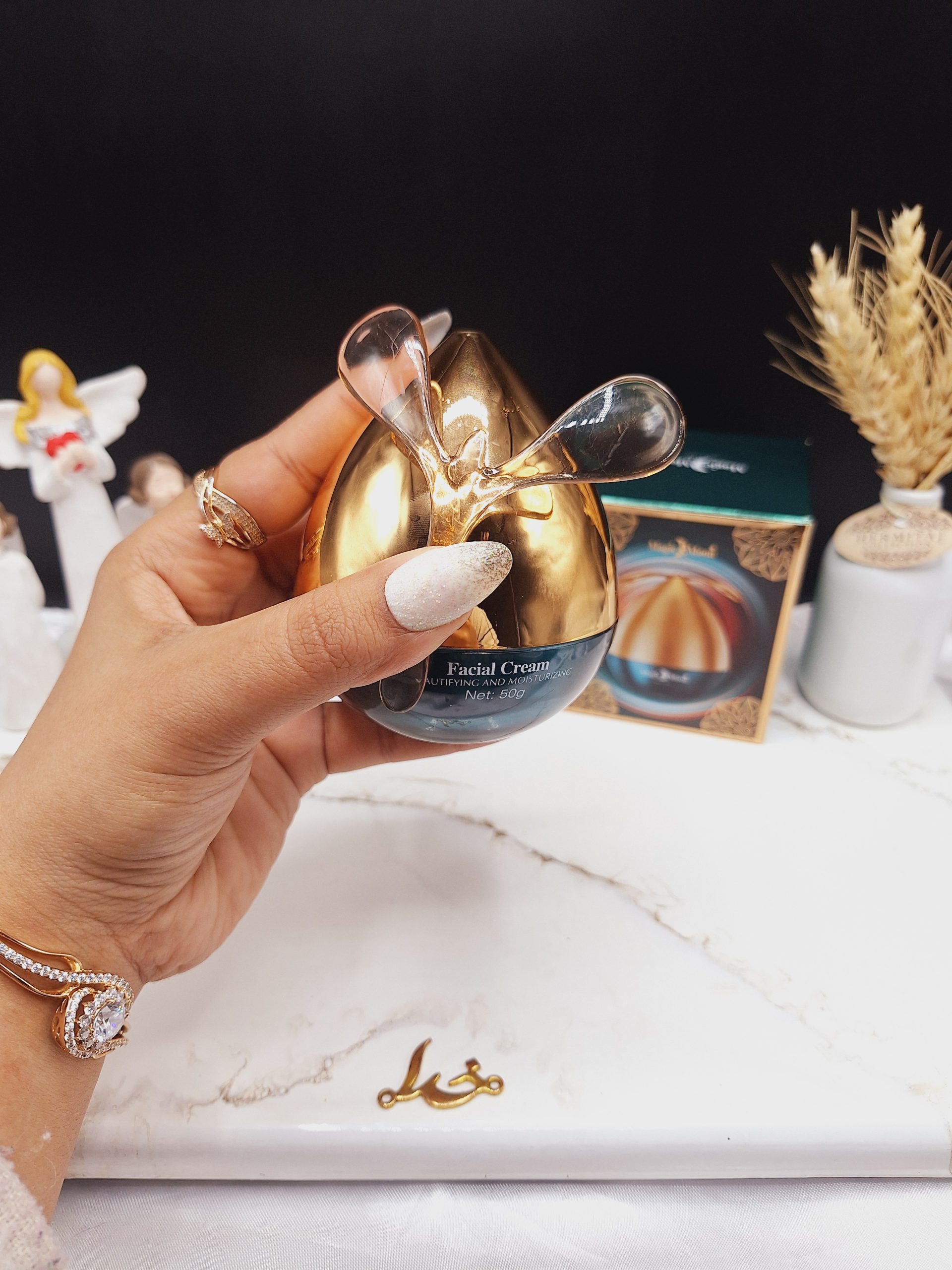 کرم تغذیه کننده پوست و لیفتینگ ماه جادویی برند Magic Moon کد MM_6012