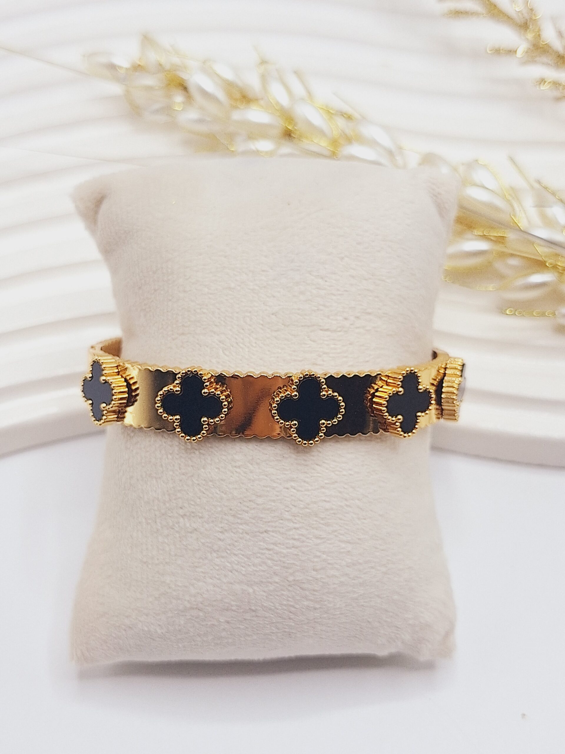 دستبند بنگل ونکلیف رنگ مشکی و طلایی استیل