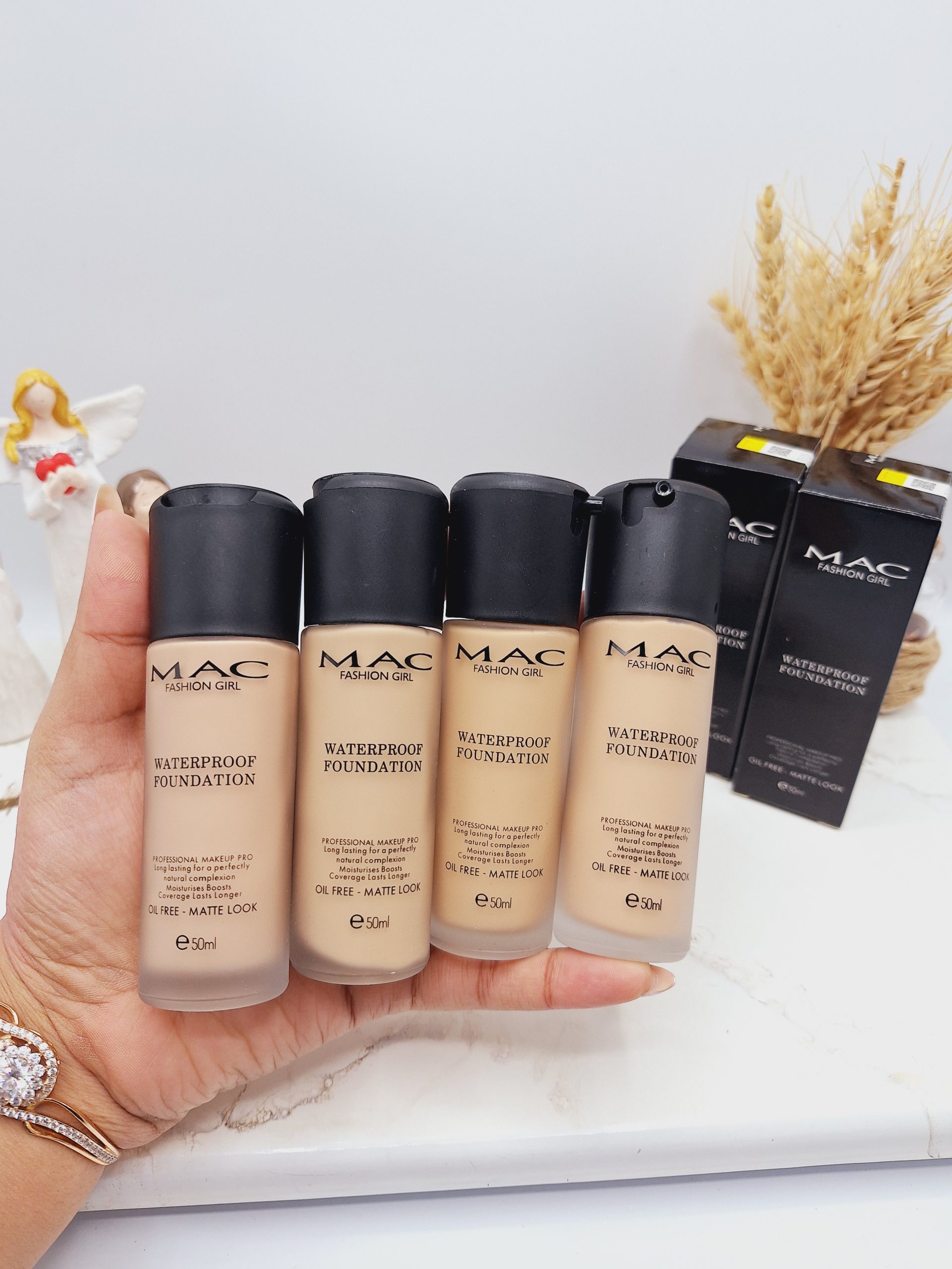 کرم پودر سبک گیاهی و ضد آب با ماندگاری بالا و کیفیت درجه ۱ کد 86008