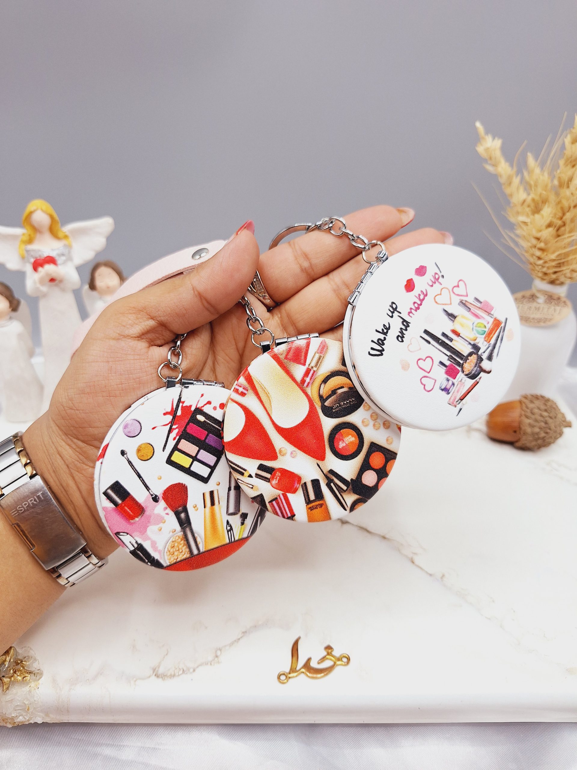 آینه آرایشی دسته دار مدل دایره ای طرح لوازم آرایشی