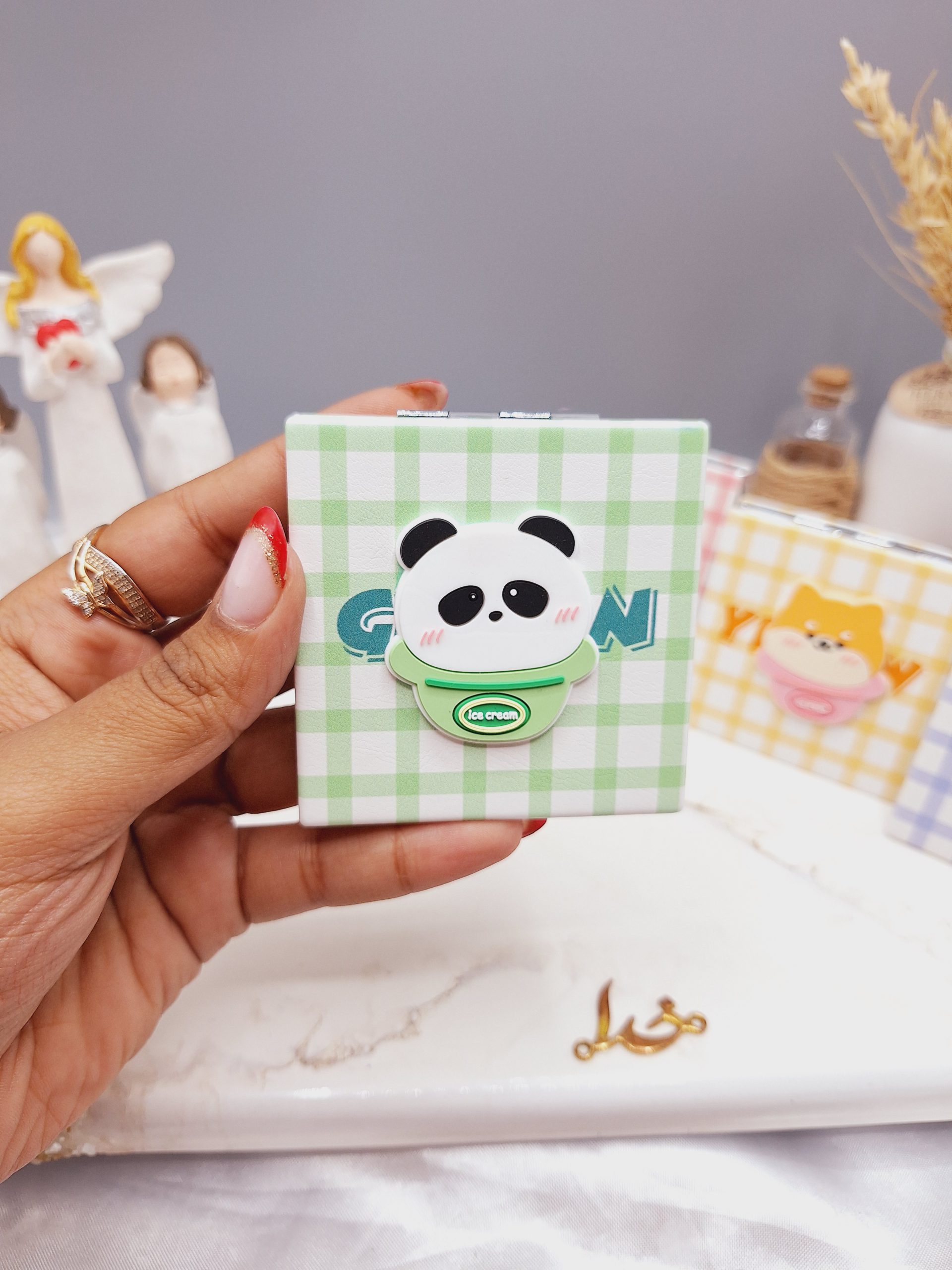 آینه آرایشی مدل مستطیل طرح گربه بانمک چهارخونه