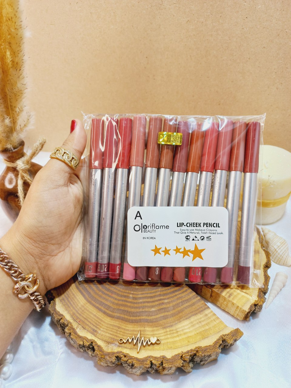 رژ مدادی با کیفیت پوکه نقره ای اوریفلیم oriflame