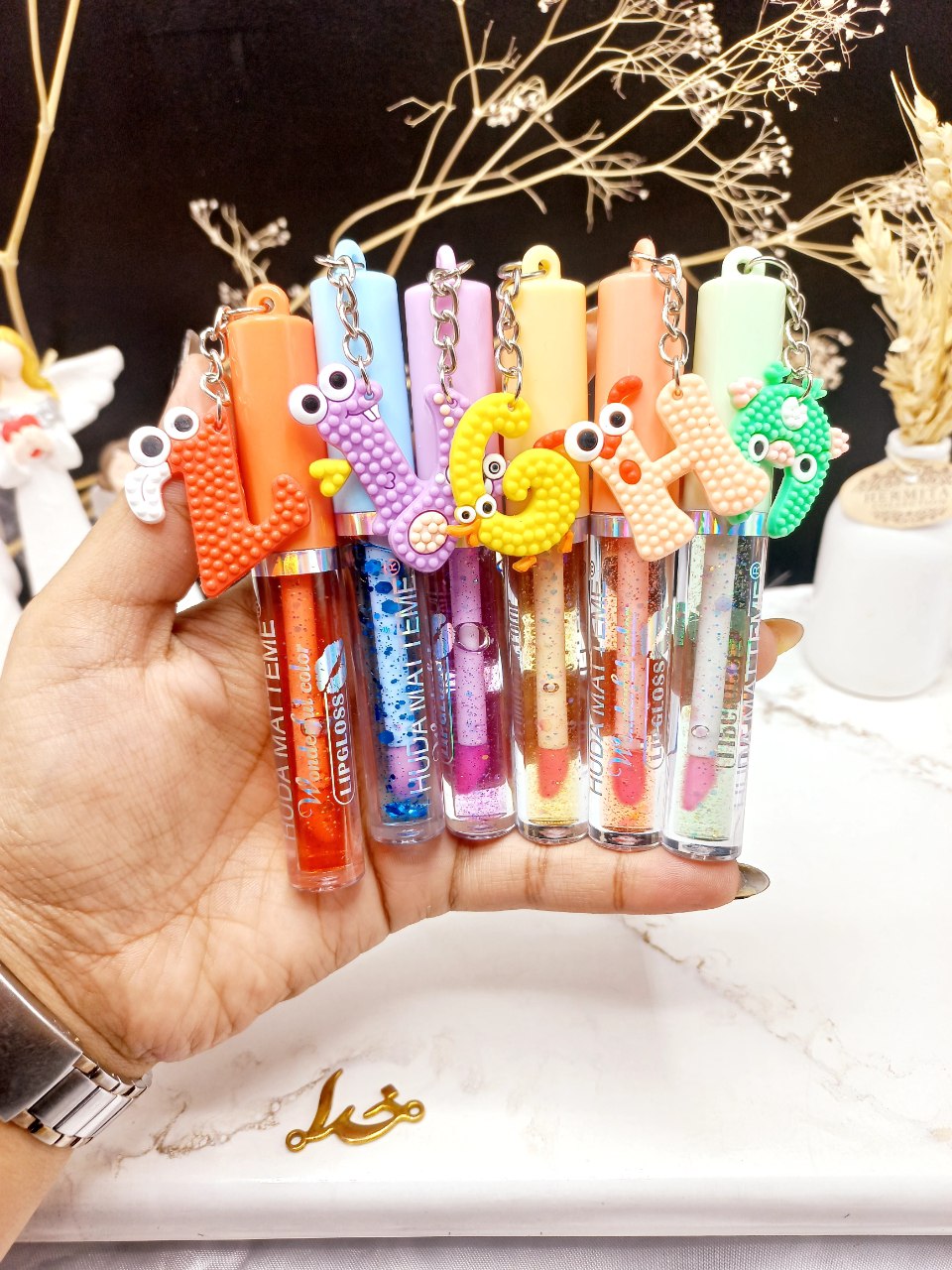 برق لب حرارتی طرح آویز دار حروف انگلیسی هدا مات می HUDA MATTE ME  کد X289