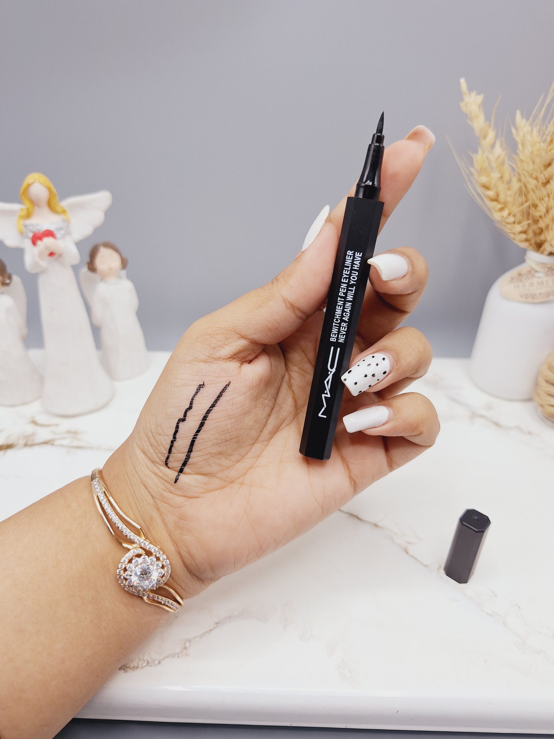 خط چشم ماژیکی مشکی برند مک کد 6526