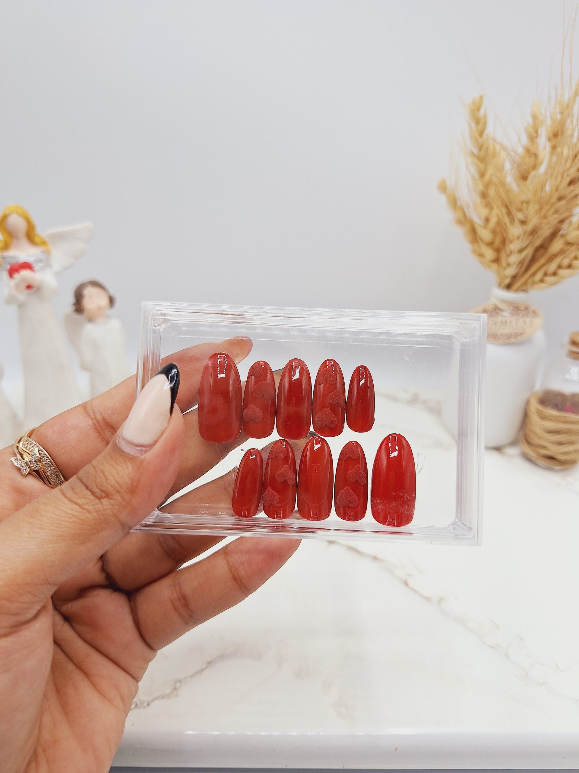 ناخن مصنوعی با مواد کاشت مدل ساده رنگ زرشکی با طرح قلب (به همراه پک اختصاصی)