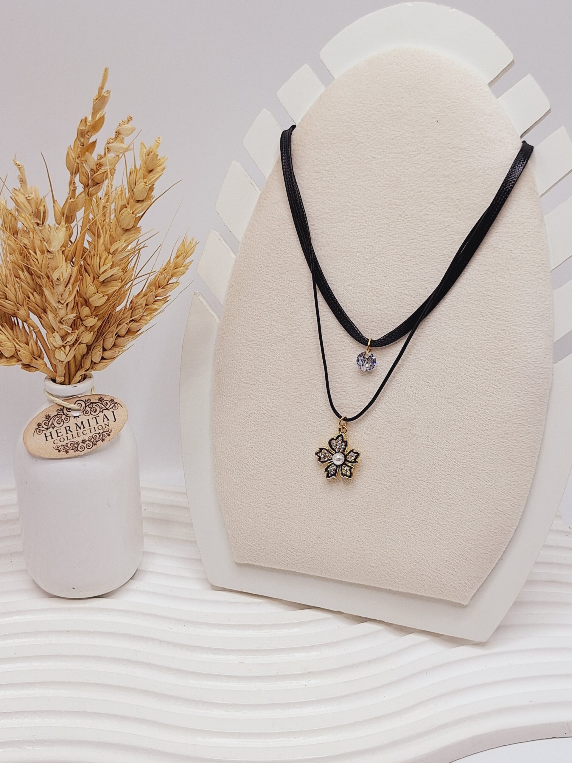 گردنبد (چوکر) طرح گل پنج پر نگین دار