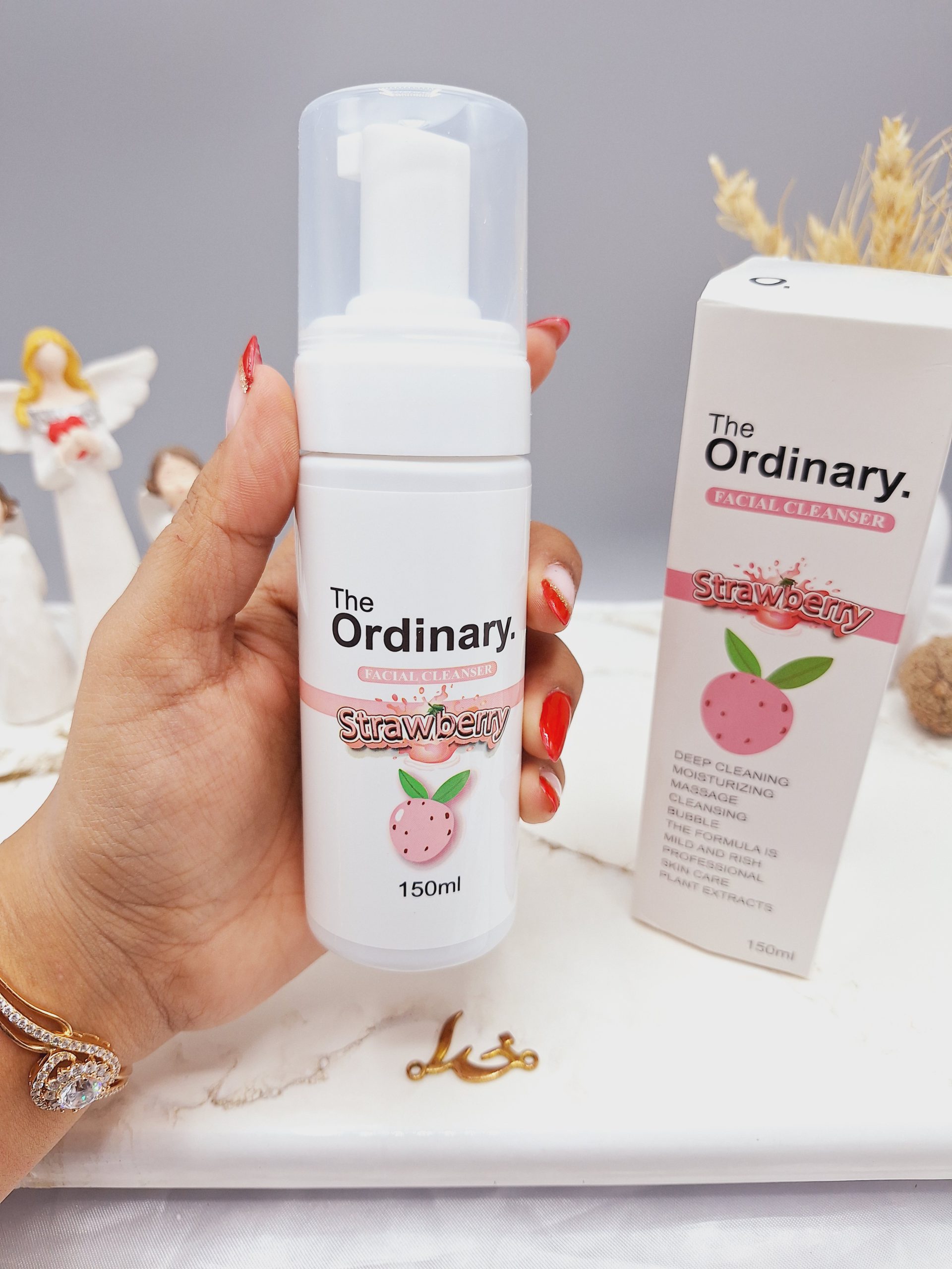 فوم شستشو صورت با عصاره توت فرنگی برند اوردینری ordinary کد 2225