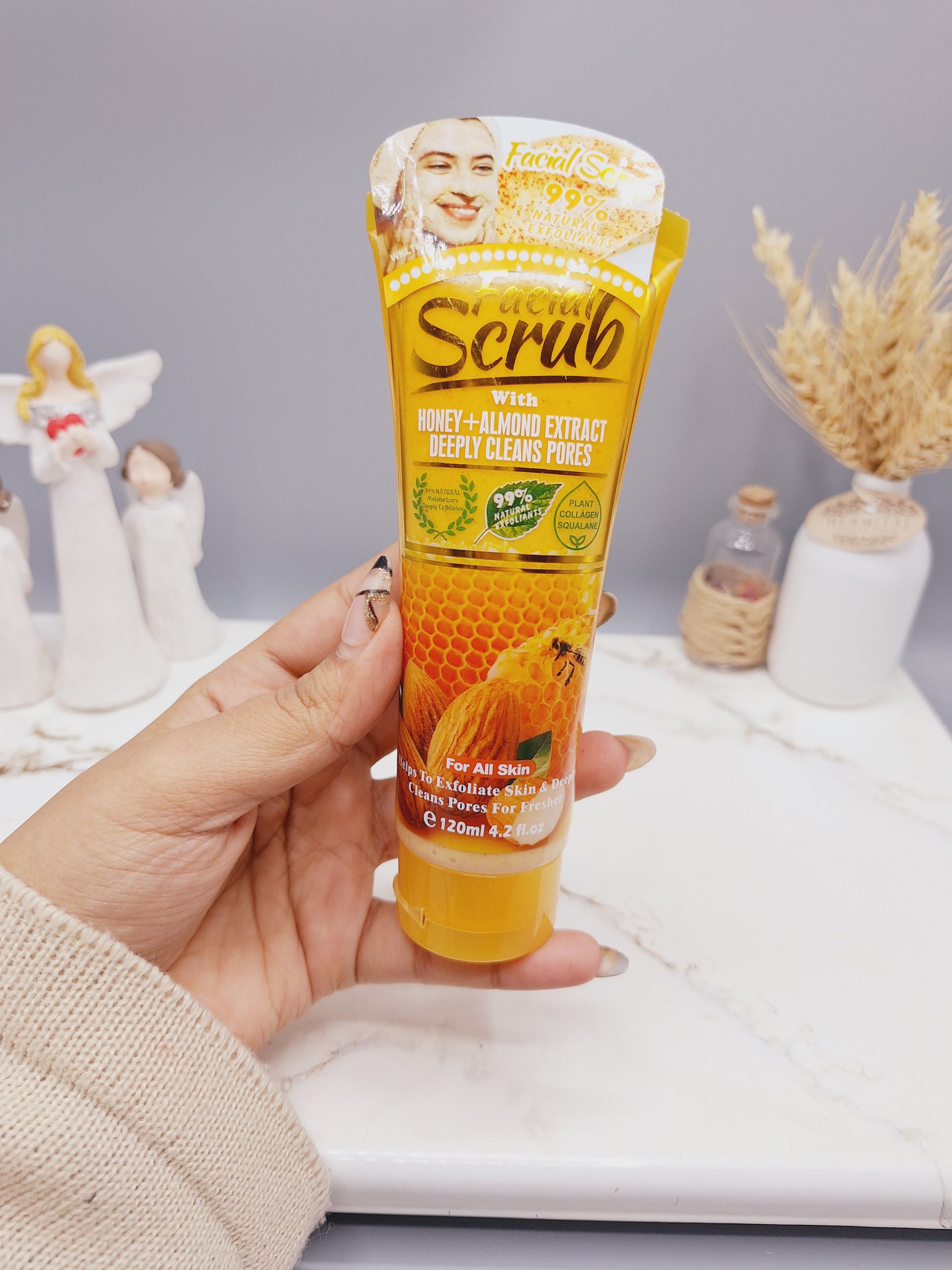 اسکراب صورت لایه بردار و سفید کننده رایحه عسل و بادام وکالی کد WKL787