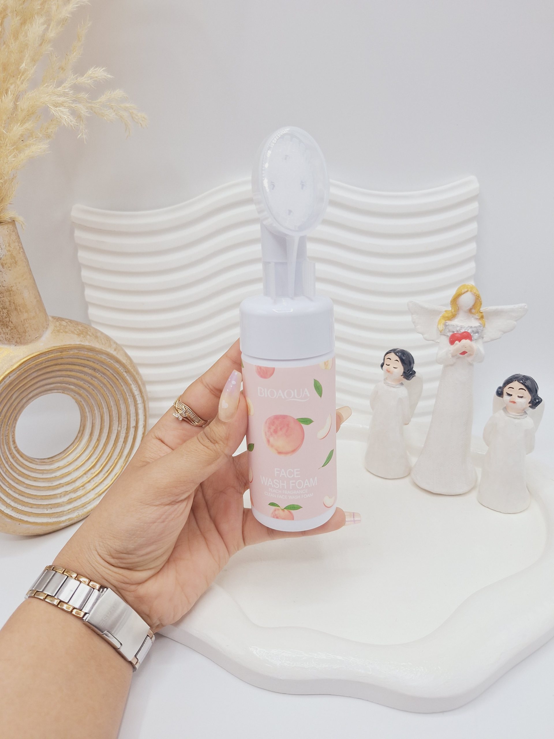 فوم براش دار روشن کننده و لطیف کننده هلو برند بیوآکوا کد 13897