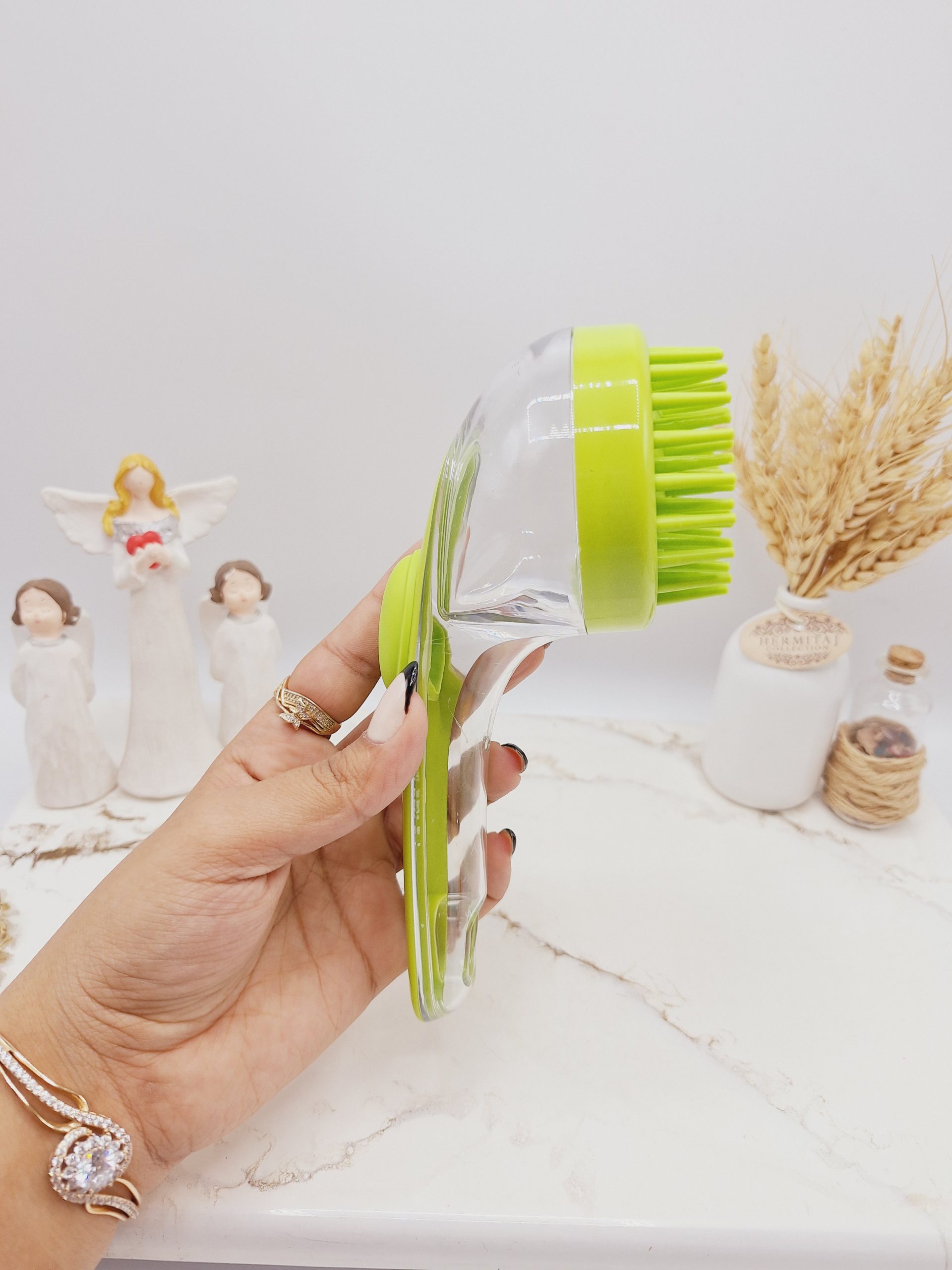 برس و ماساژور سیلیکونی مخزنی دسته دار