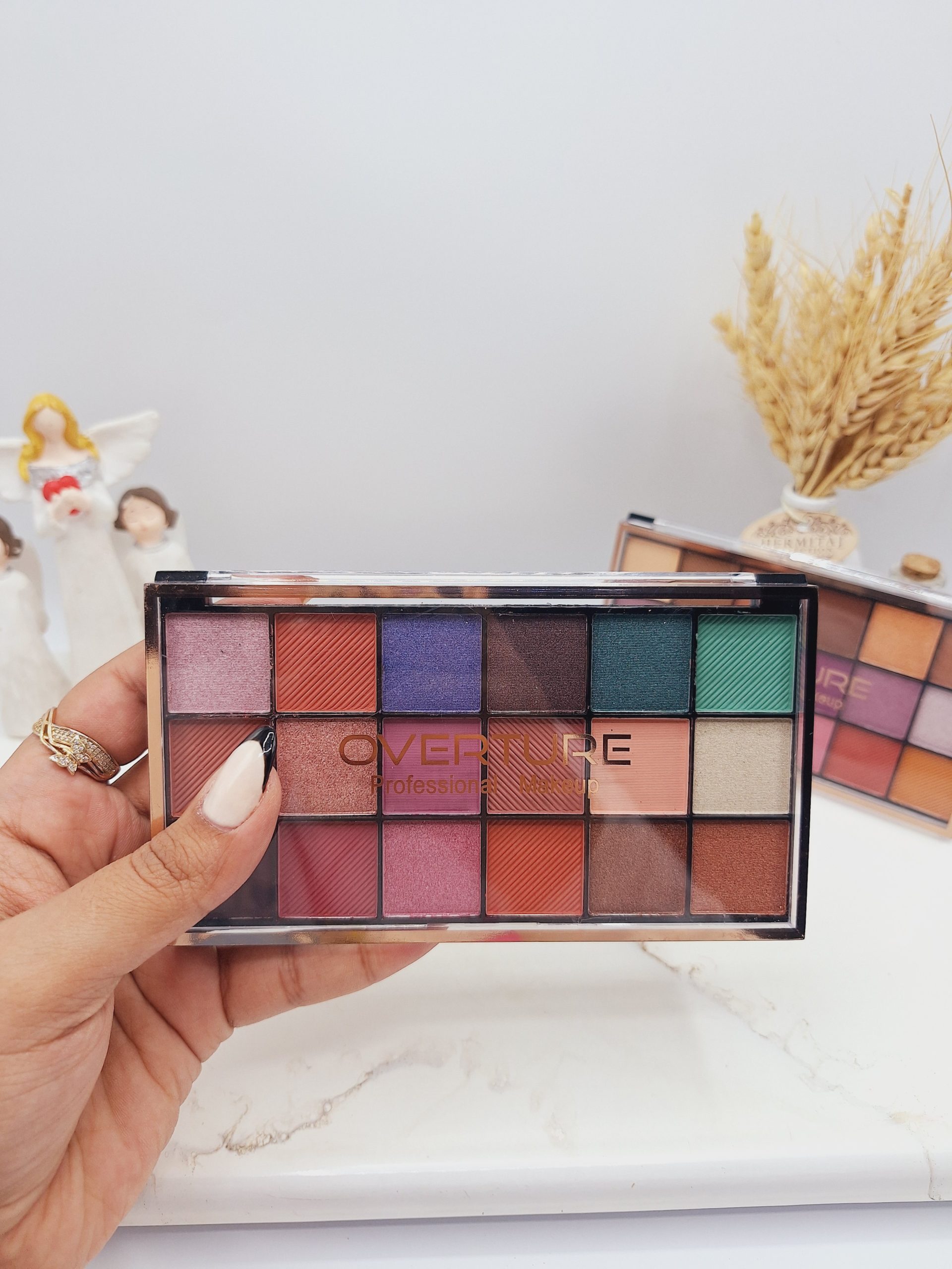 پالت سایه 18 رنگ برند OVERTURE کد OTY005