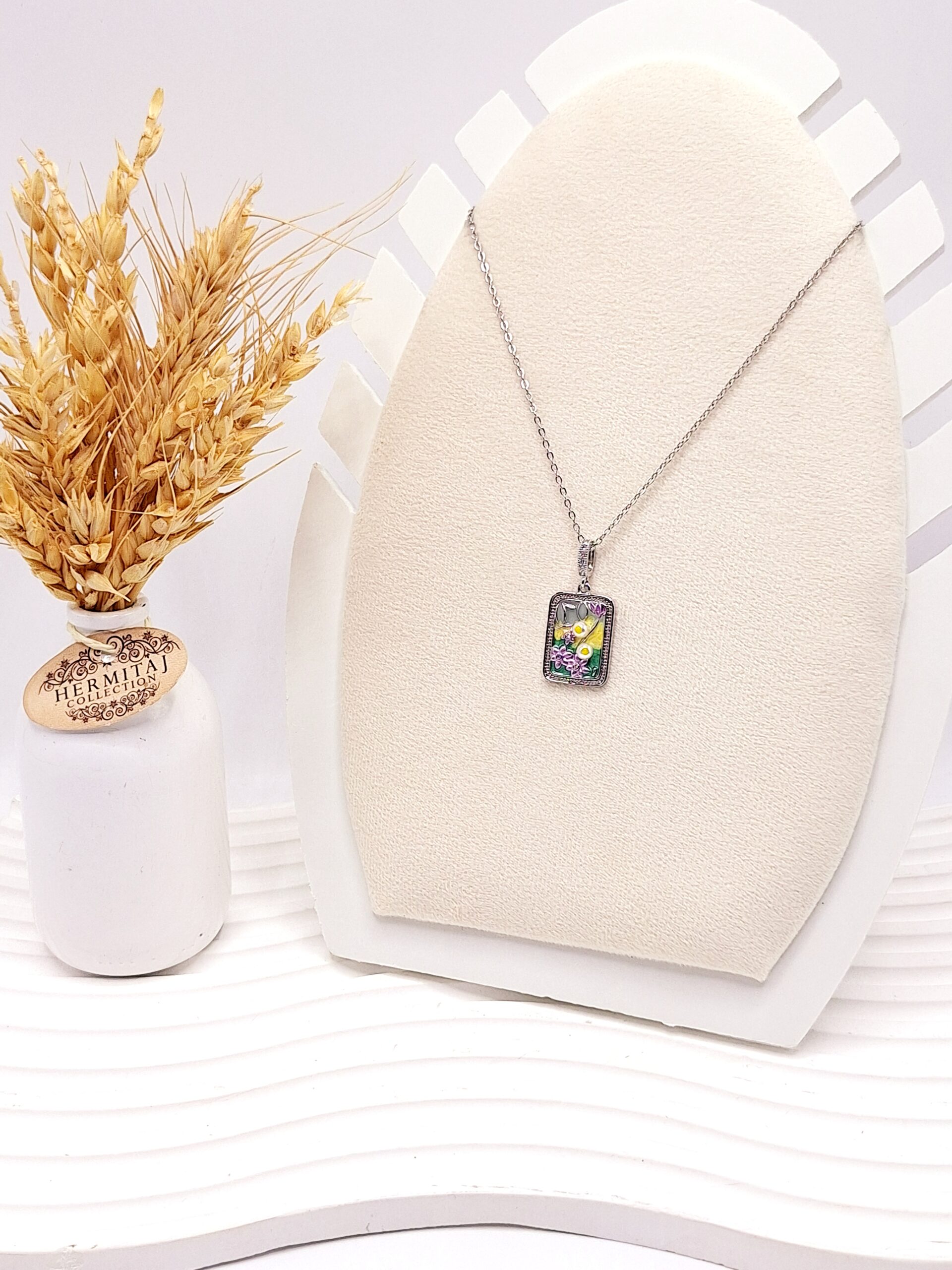 گردنبند میناکاری طرح گل پنج پر بنفش