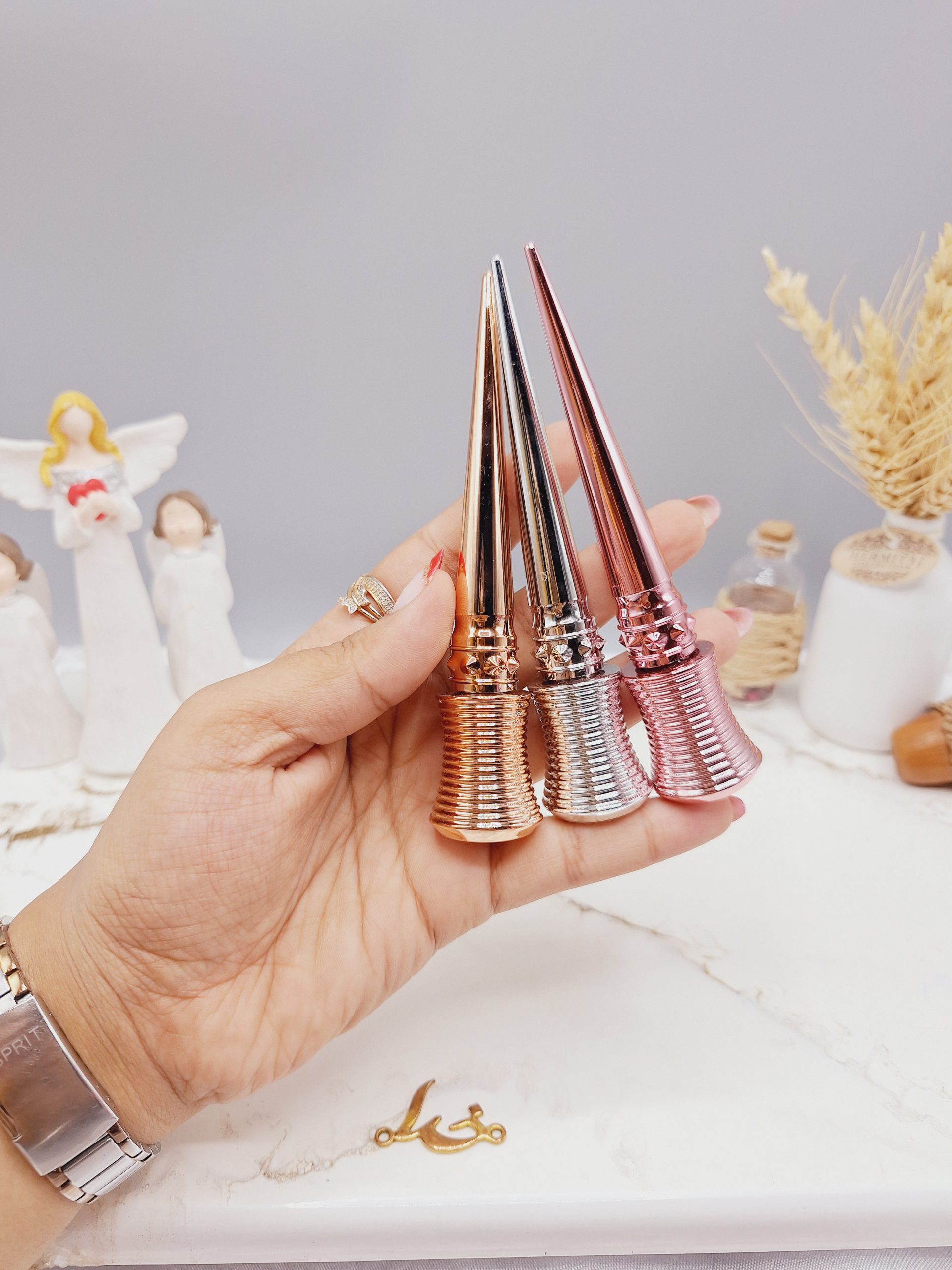 خط چشم مویی طرح پوکه استوانه ای برند Beauty model کد E4037