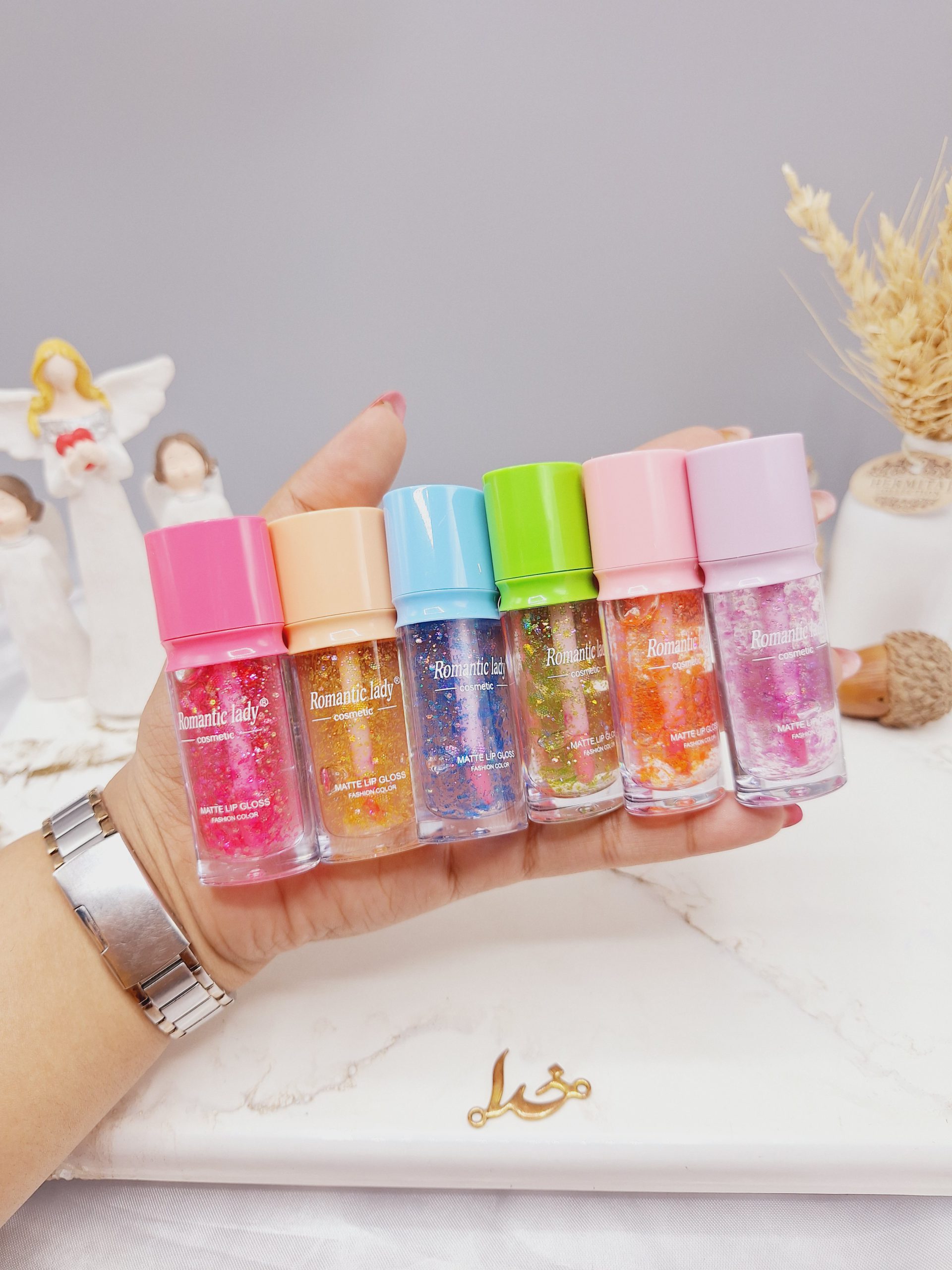 برق لب شاین دار طرح آبمیوه ای جذاب برند Romantic lady کد JY_8011