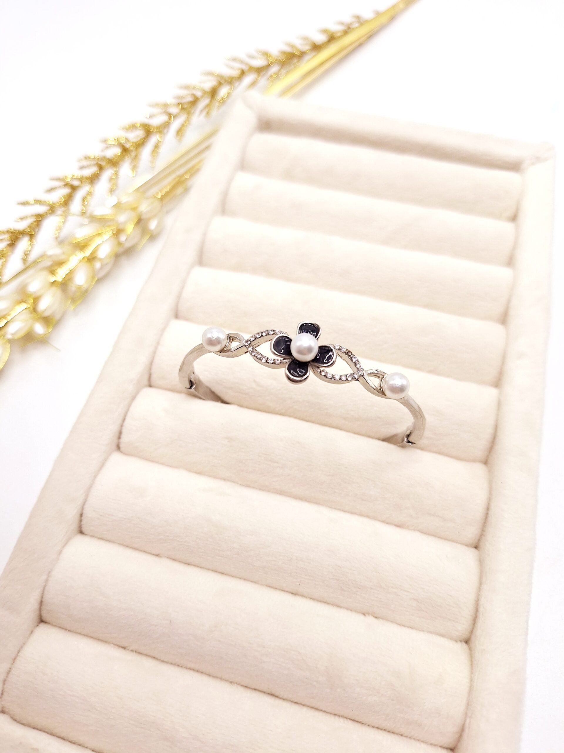 دستبند دخترانه گل مرواریدی نقره ای