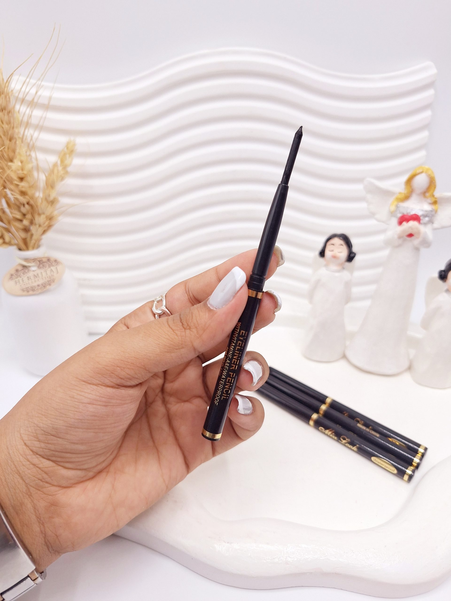 مداد چشم مشکی پیچی برند Miss Look