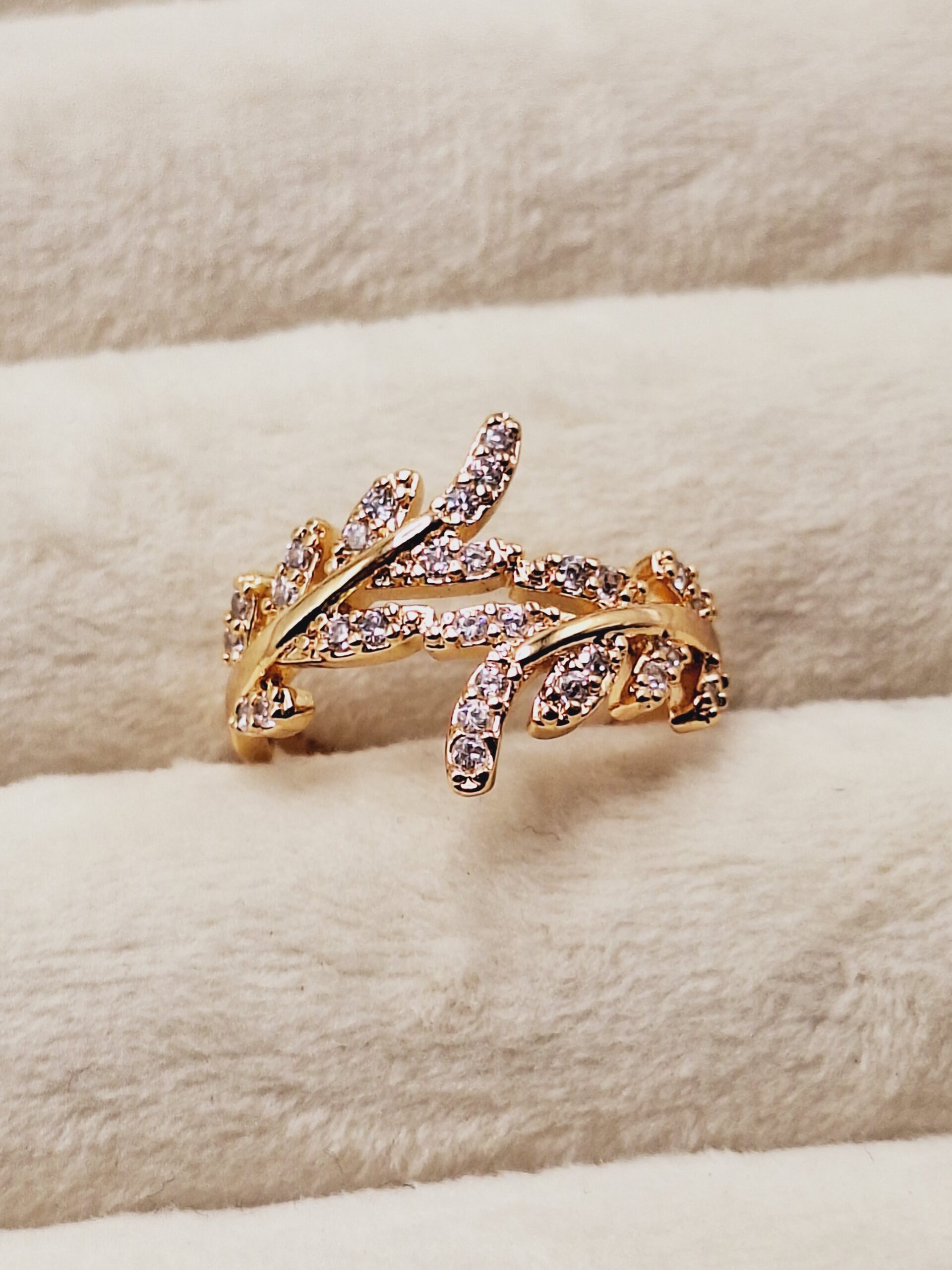 انگشتر طرح پیچ اش شاخه طلایی نگین دار آبکاری برنجی