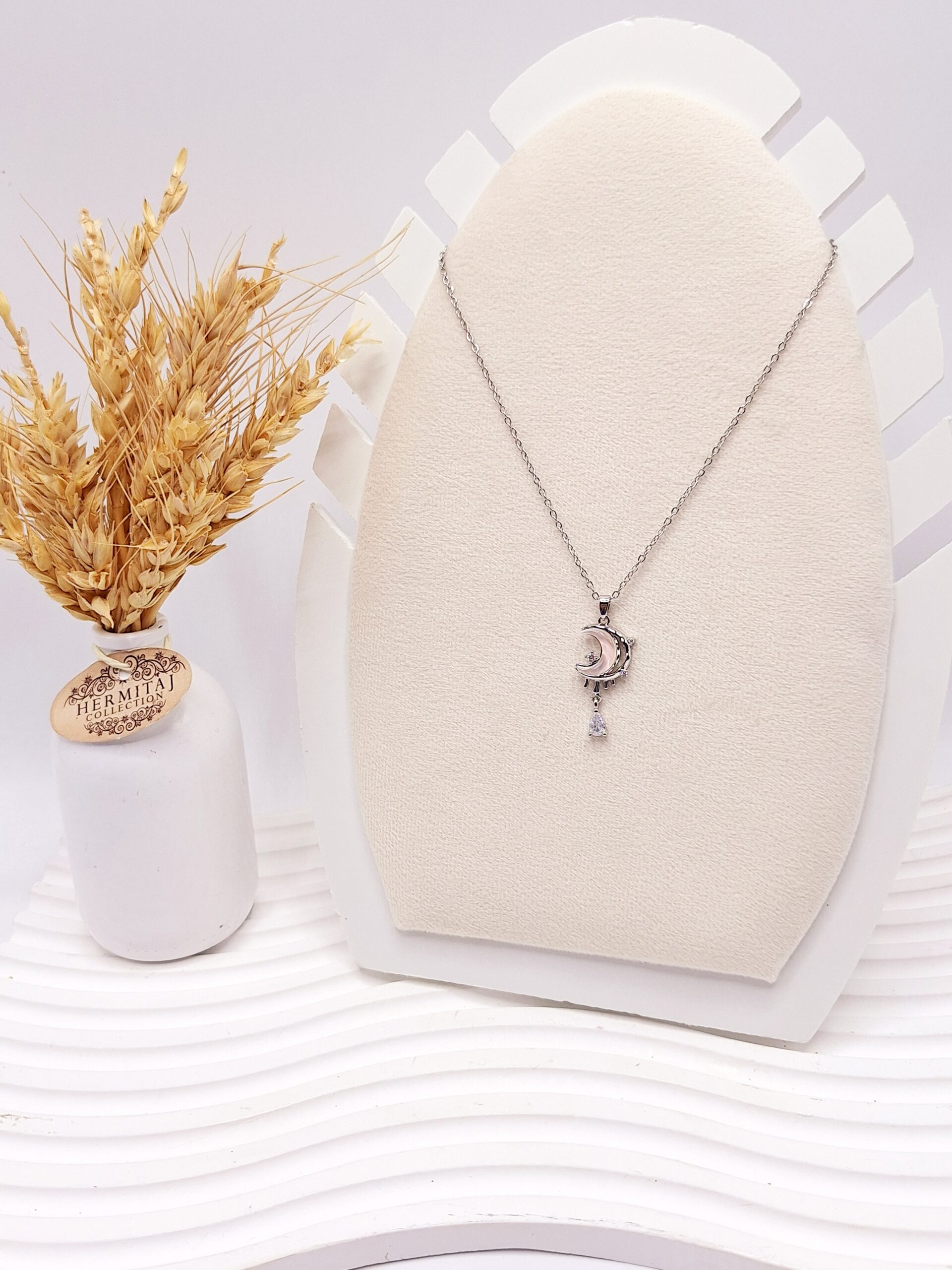 گردنبند پینترستی ماه آویز دار شاینی