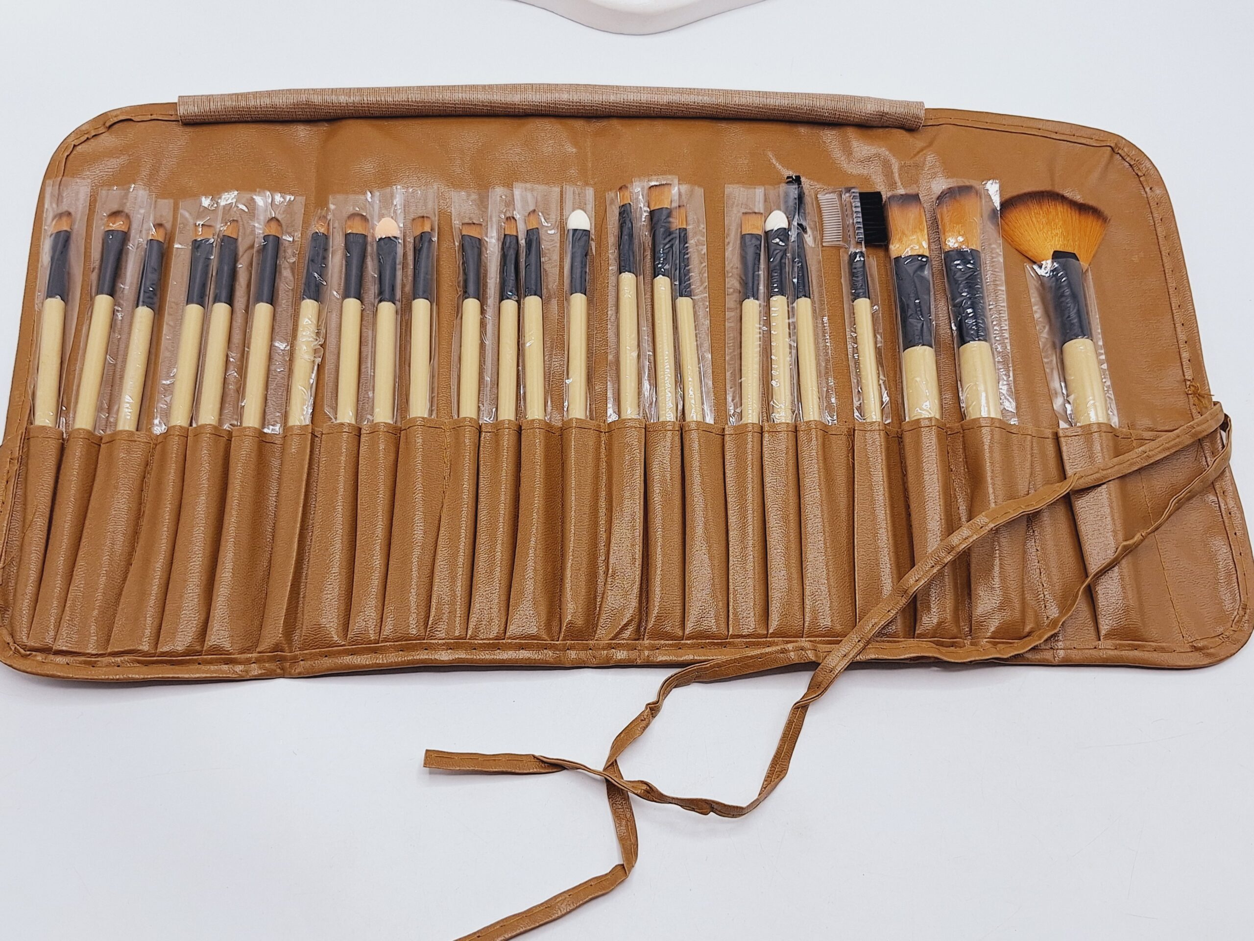 کیف براش حرفه ای 24 تیکه مخصوص میکاپ همراه با کیف مدل جدید