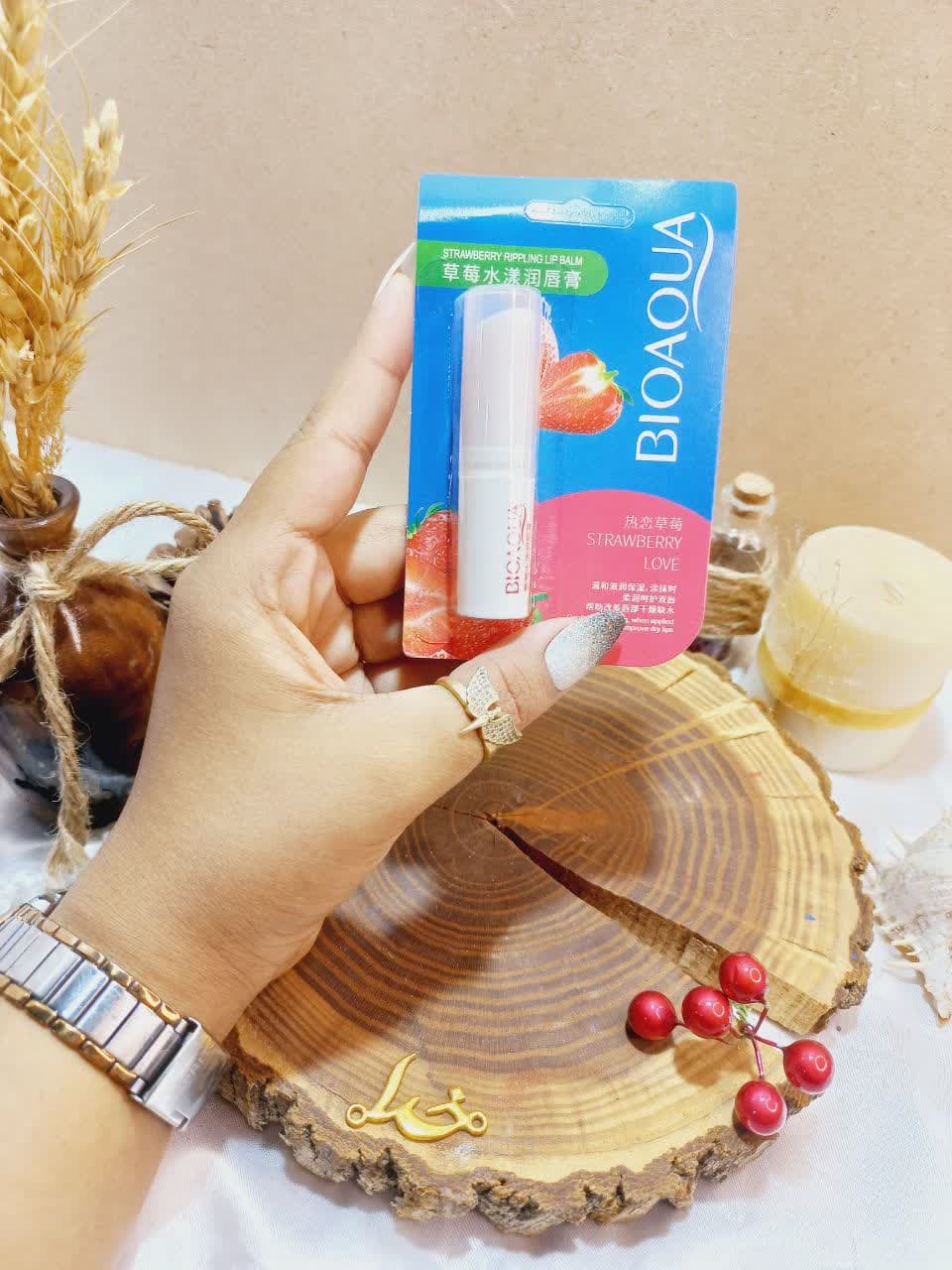 بالم لب حاوی عصاره توت فرنگی بیوآکوا BIOAOUA کد BQY22057