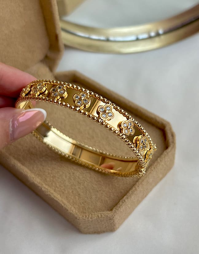 دستبند بنگل گل نگین دار ونکلیف طلایی استیل